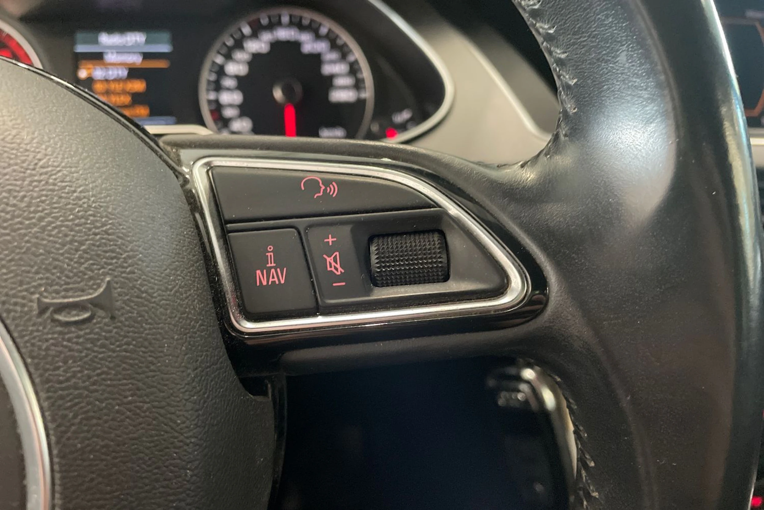valkoinen Audi A4 2013 kuva 15.