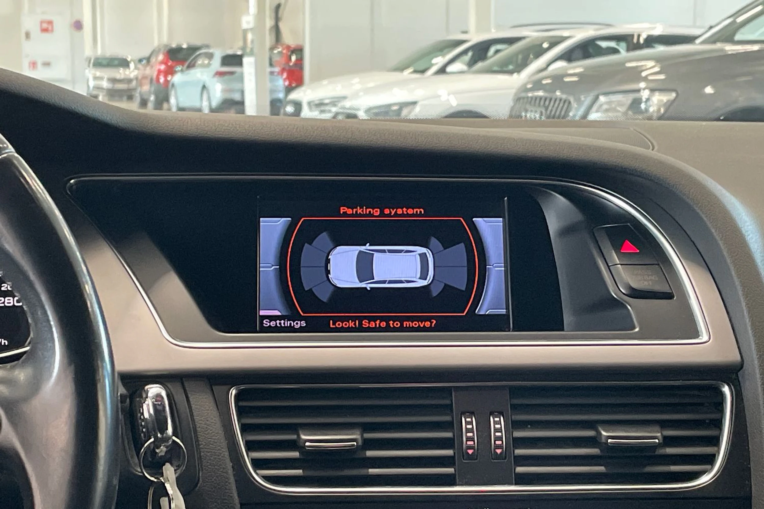 valkoinen Audi A4 2013 kuva 20.