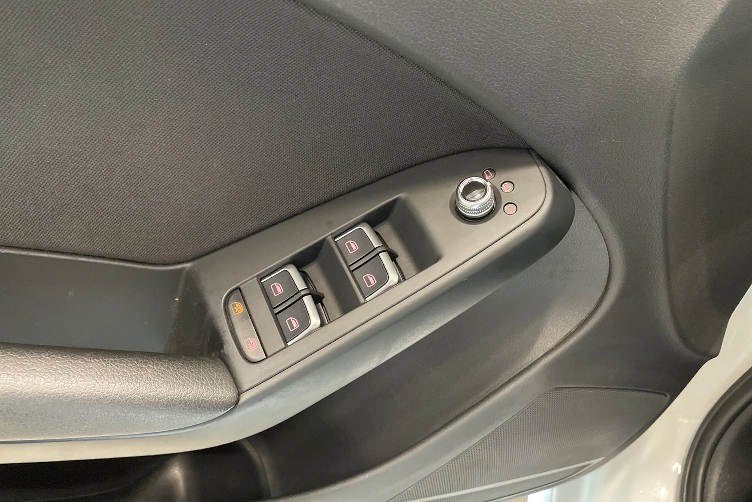 valkoinen Audi A4 2013 kuva 23.