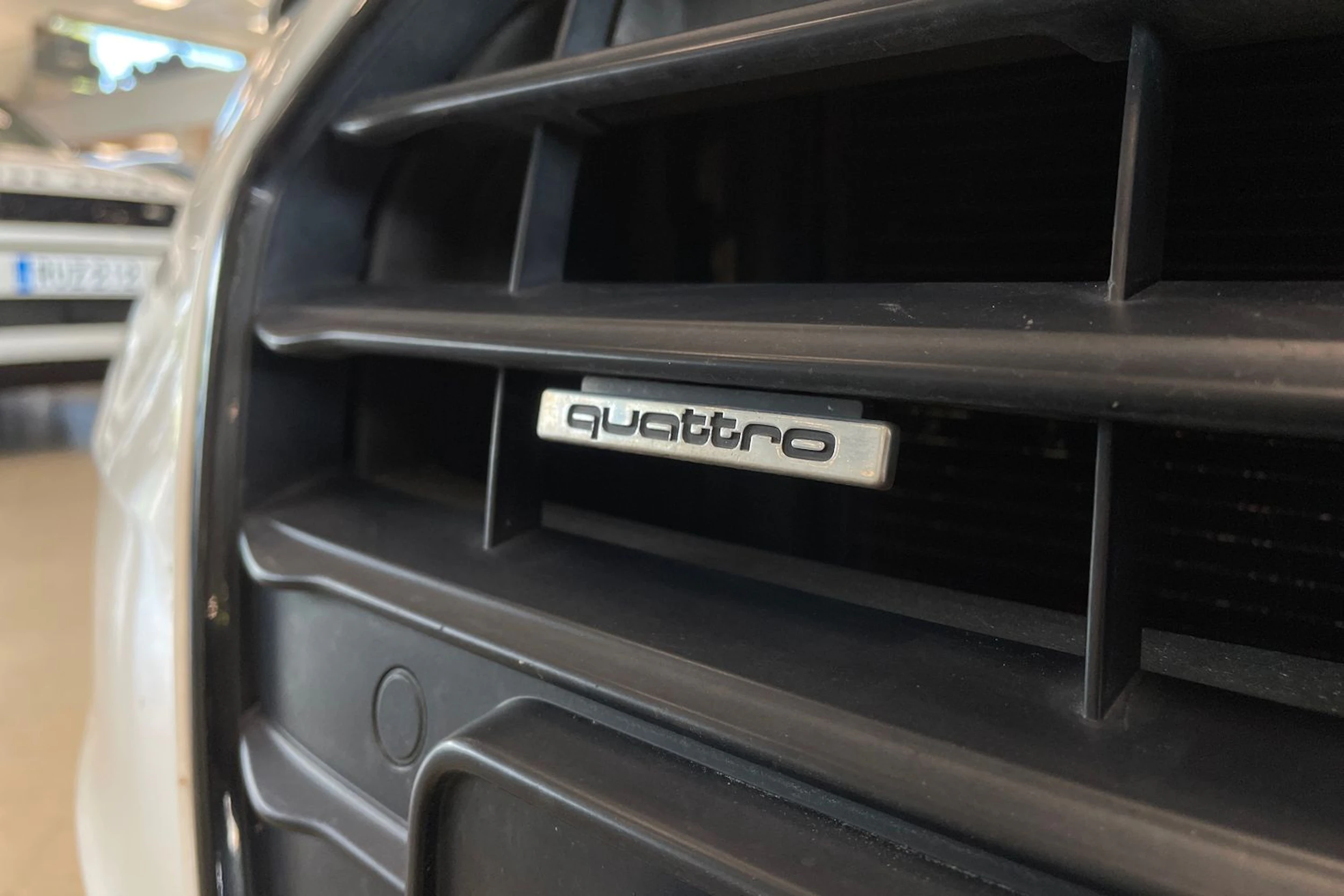 valkoinen Audi A4 2013 kuva 28.