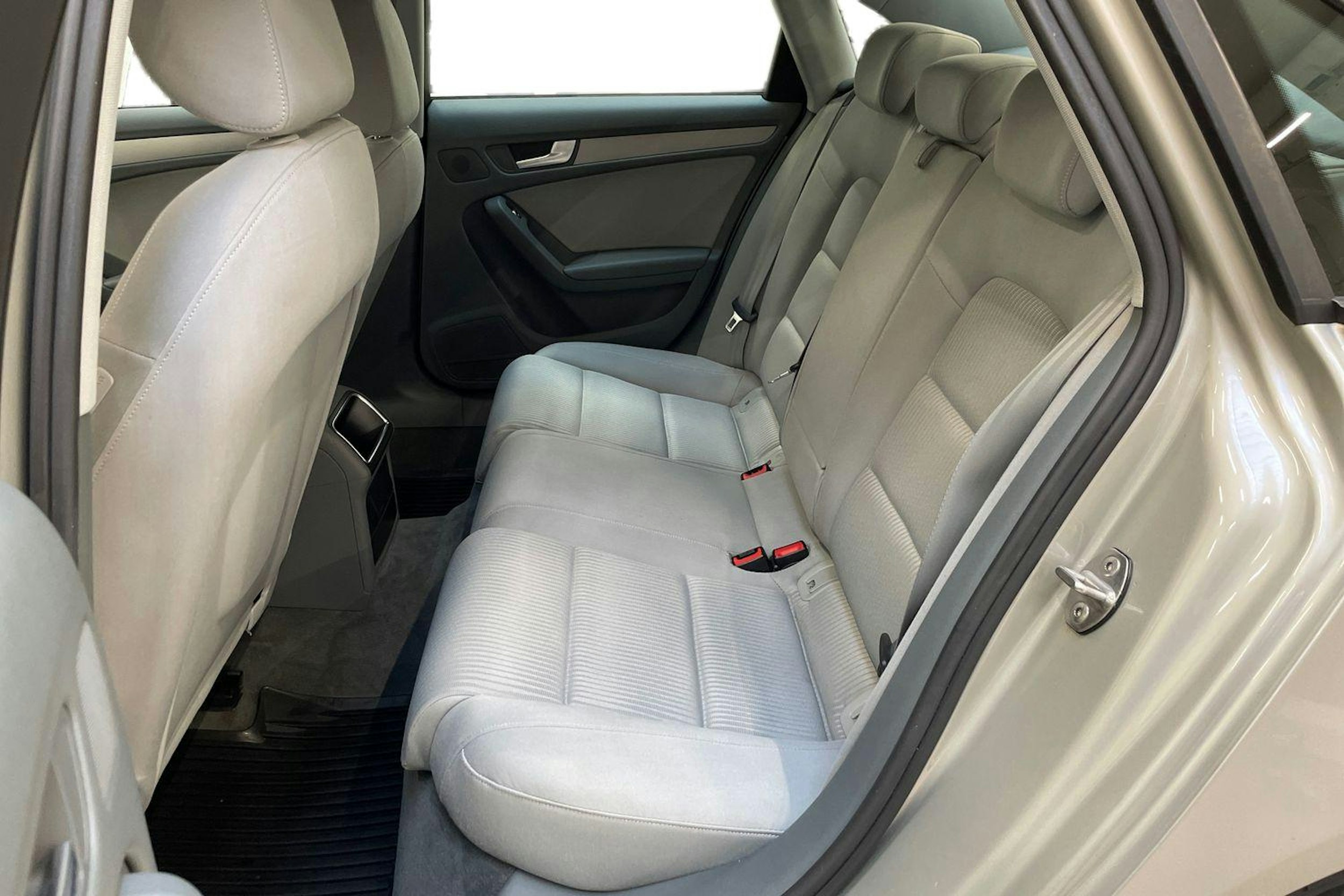 hopea Audi A4 2013 kuva 13.