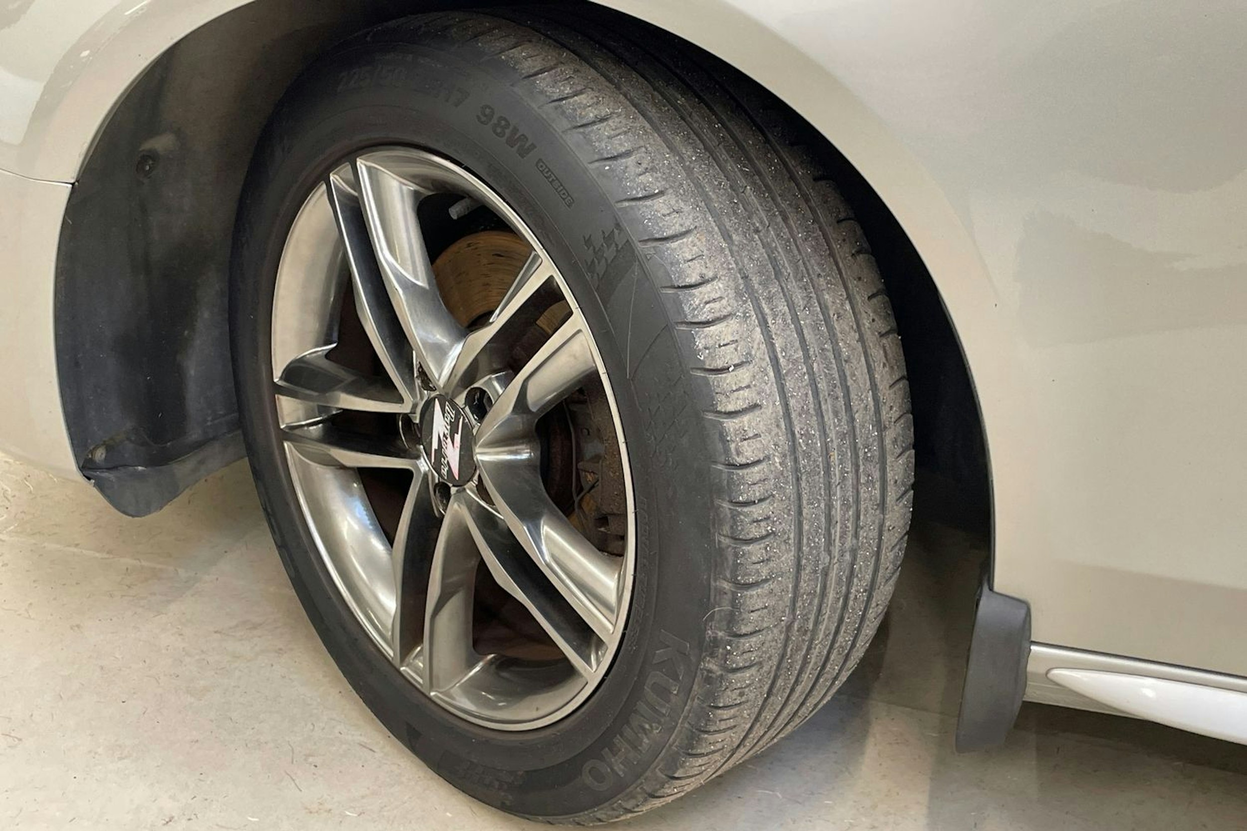 hopea Audi A4 2013 kuva 16.