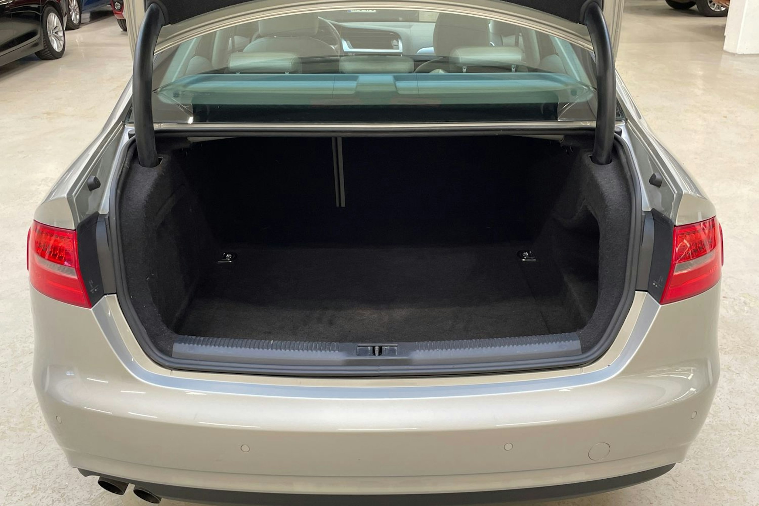 hopea Audi A4 2013 kuva 17.