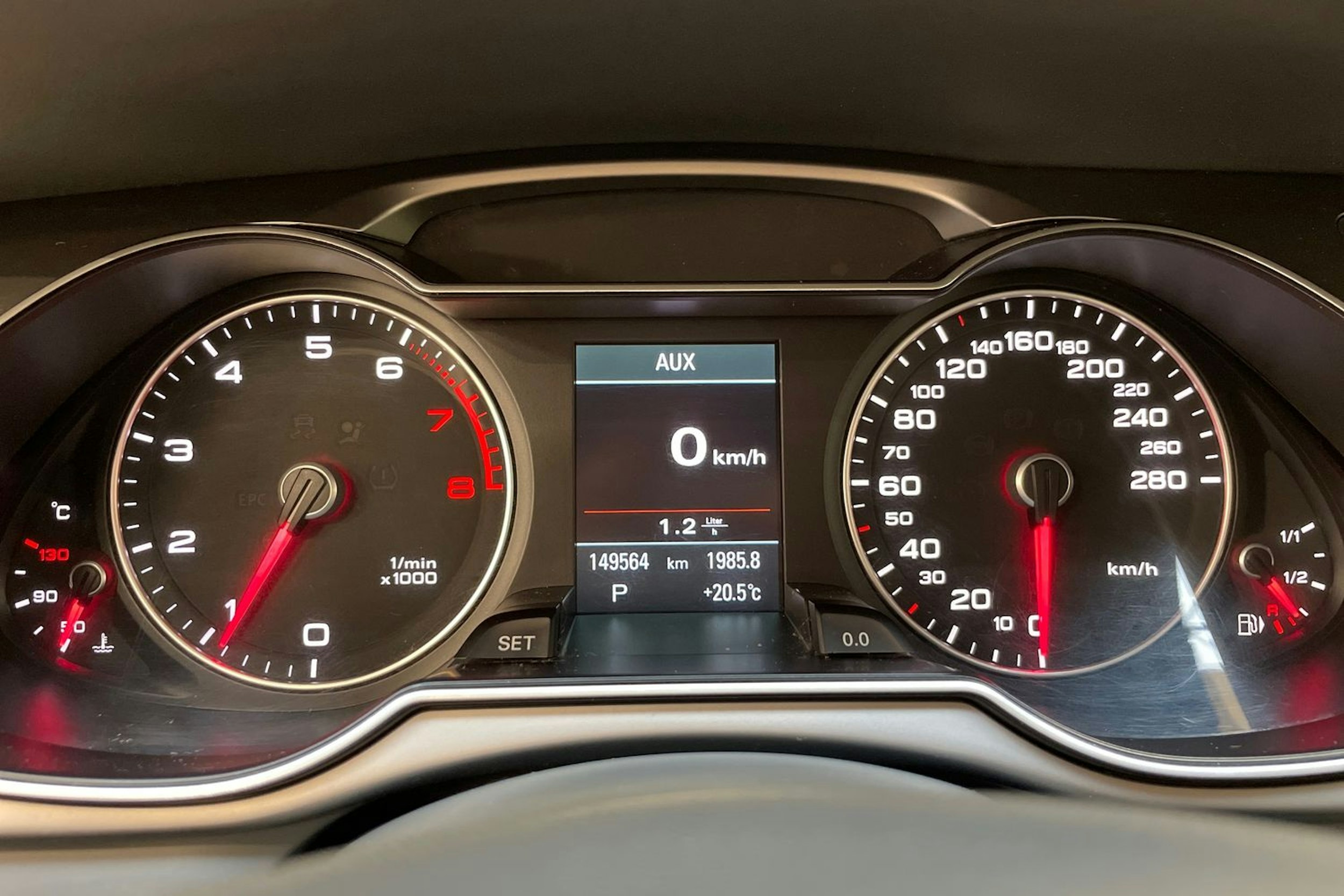 hopea Audi A4 2013 kuva 19.