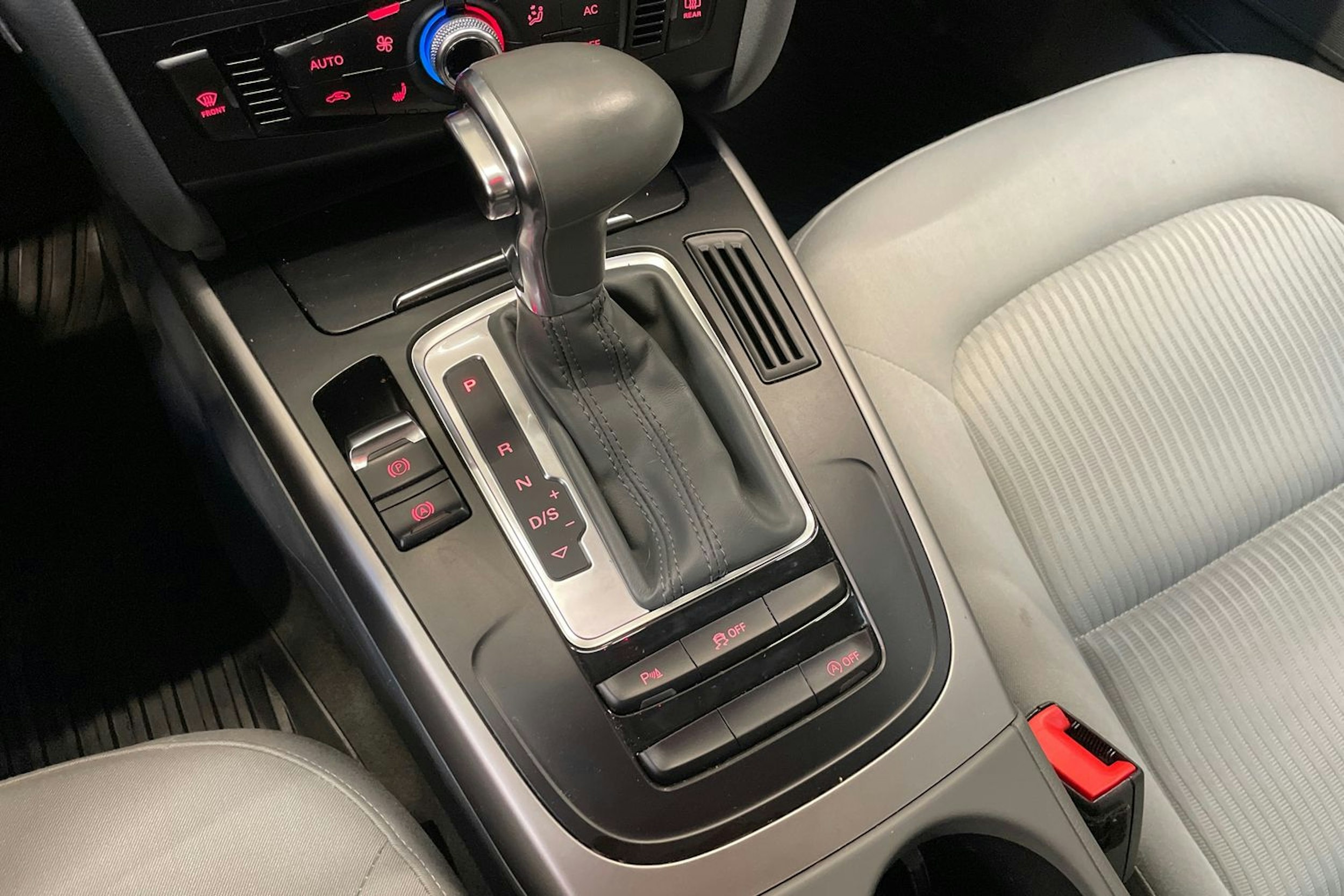 hopea Audi A4 2013 kuva 24.