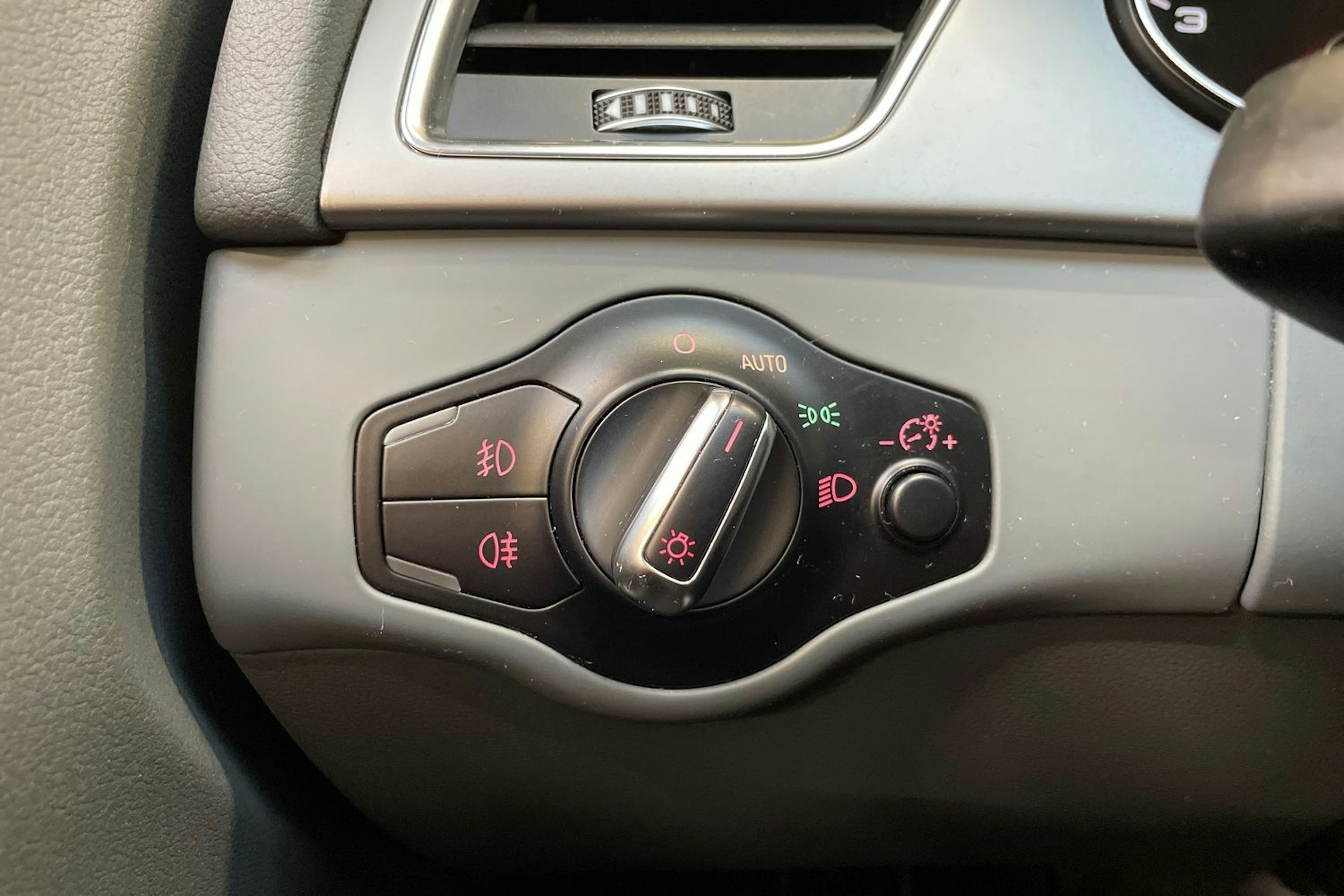 hopea Audi A4 2013 kuva 25.