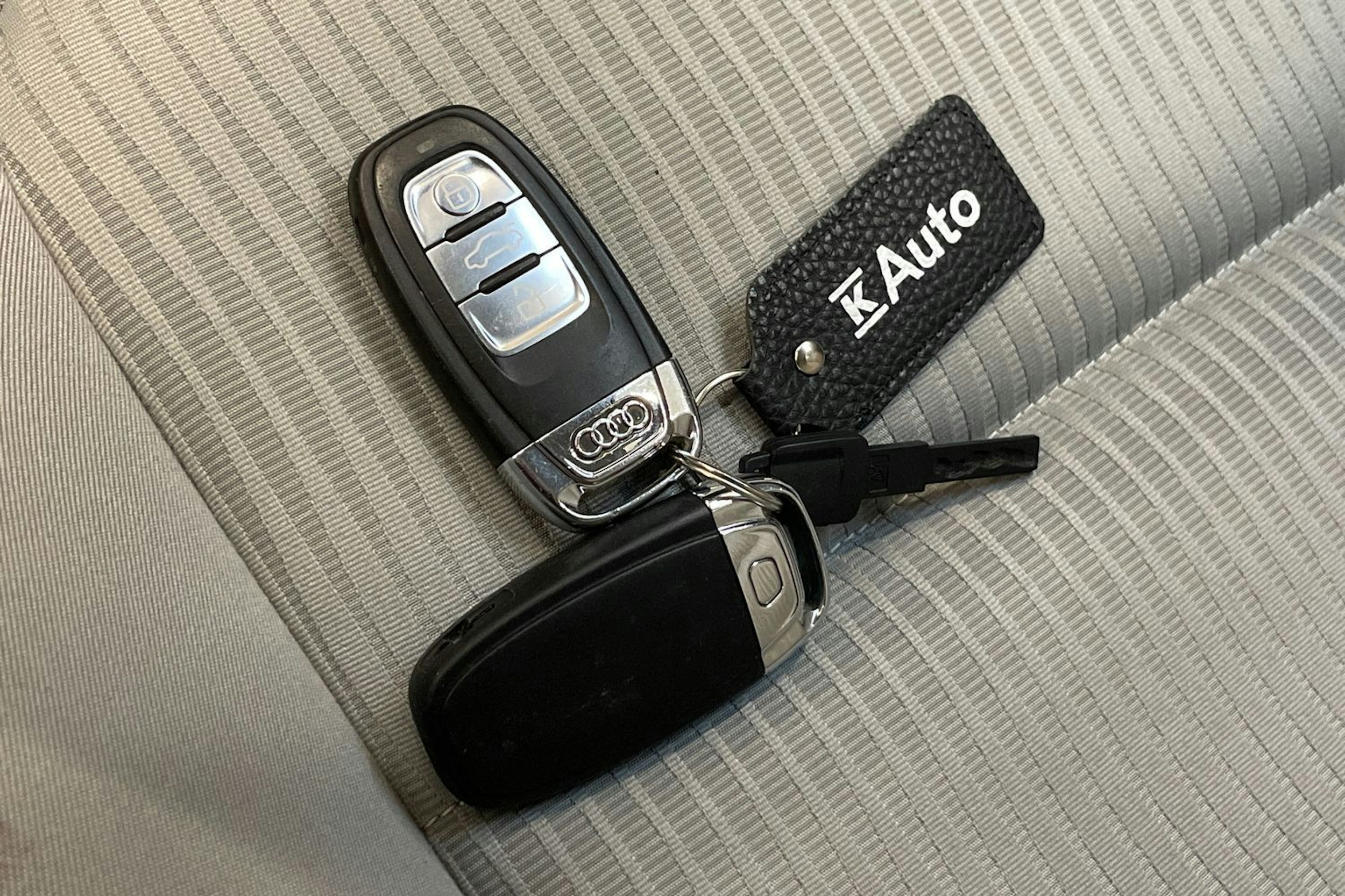 hopea Audi A4 2013 kuva 28.