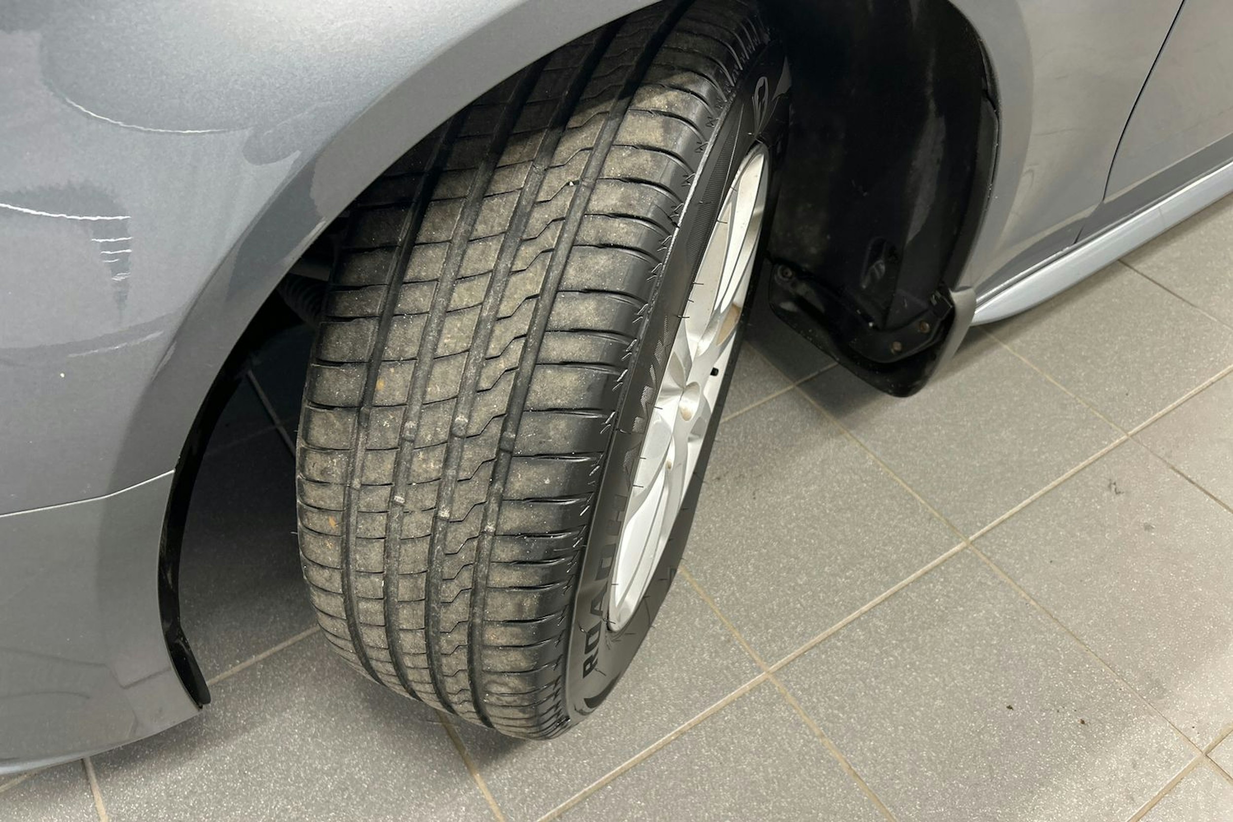 harmaa Audi A4 2013 kuva 13.