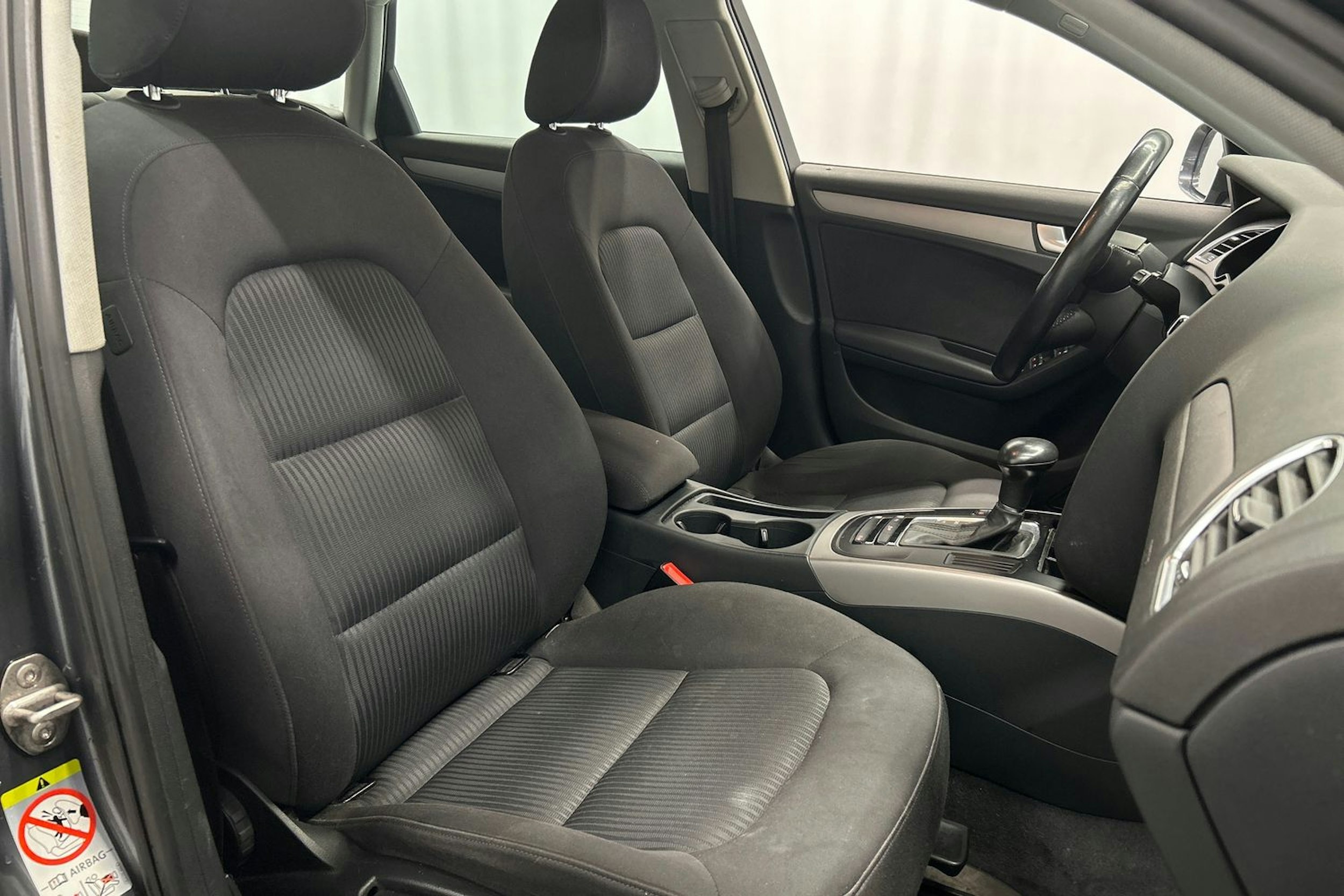 harmaa Audi A4 2013 kuva 16.