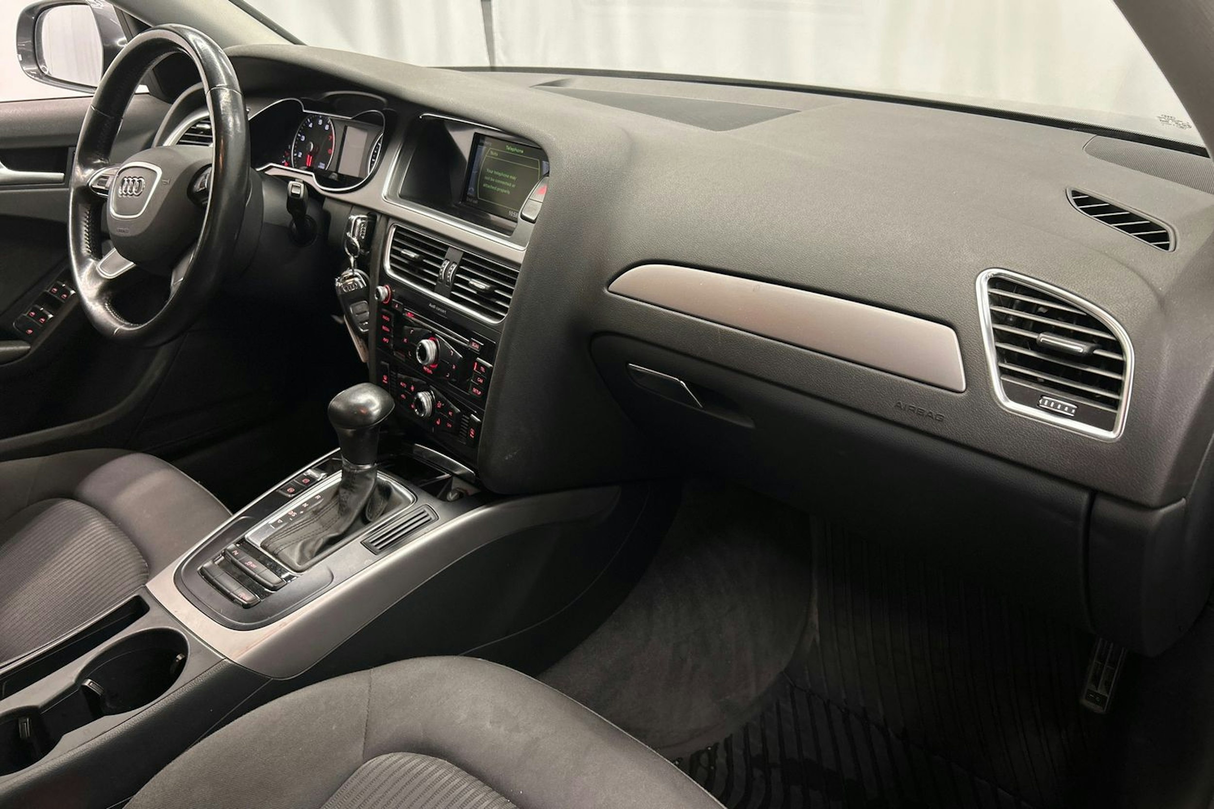 harmaa Audi A4 2013 kuva 17.