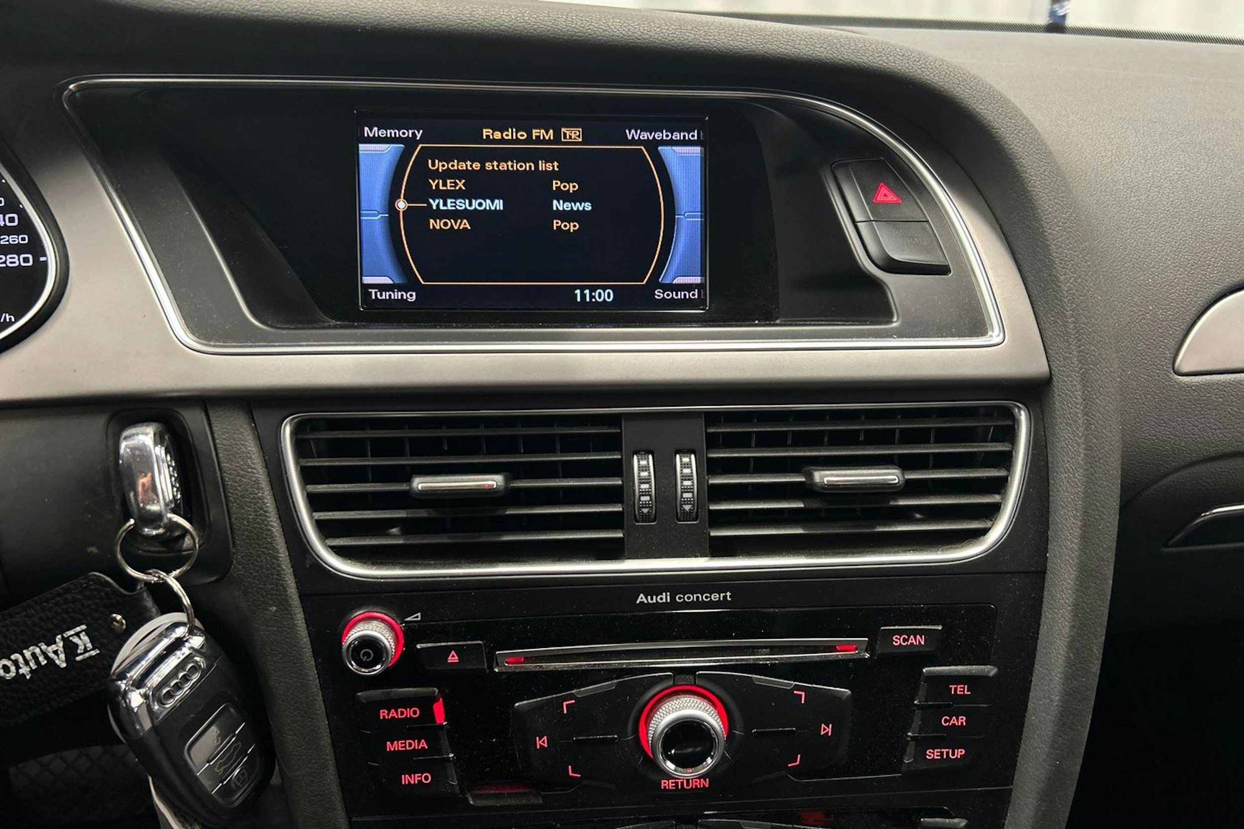 harmaa Audi A4 2013 kuva 23.