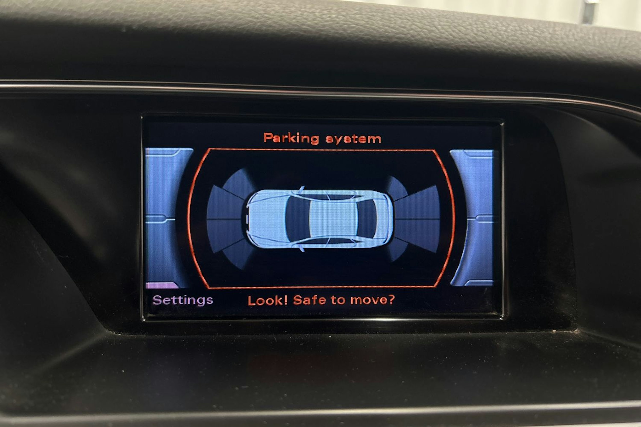 harmaa Audi A4 2013 kuva 24.