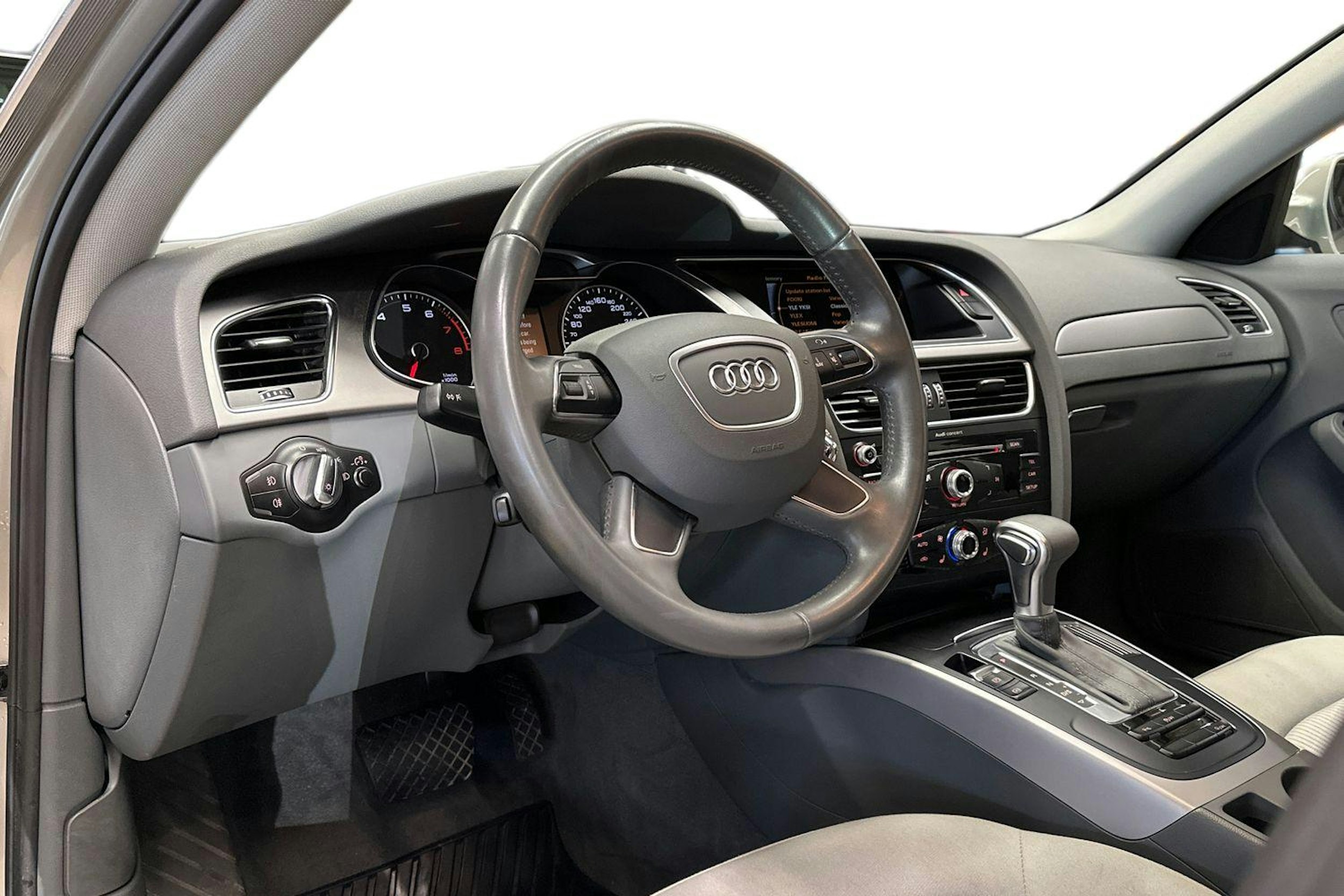 hopea Audi A4 2013 kuva 7.