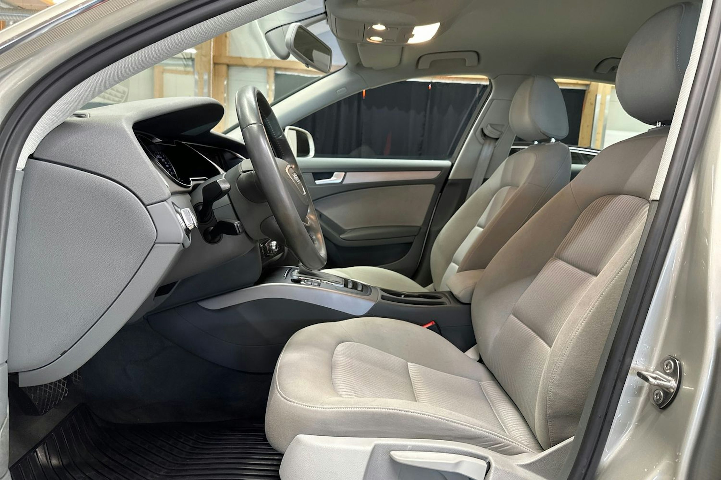hopea Audi A4 2013 kuva 14.