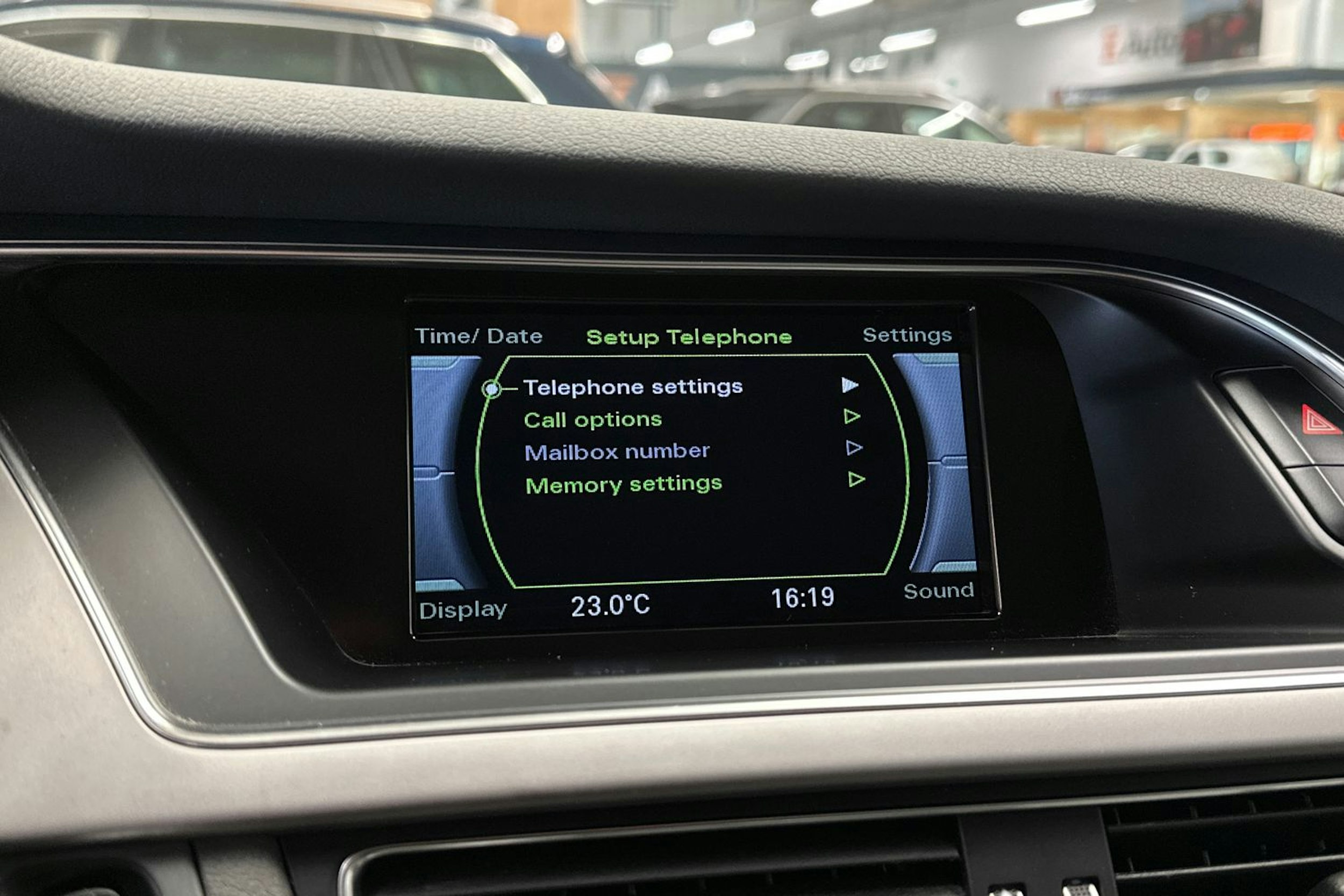 hopea Audi A4 2013 kuva 17.