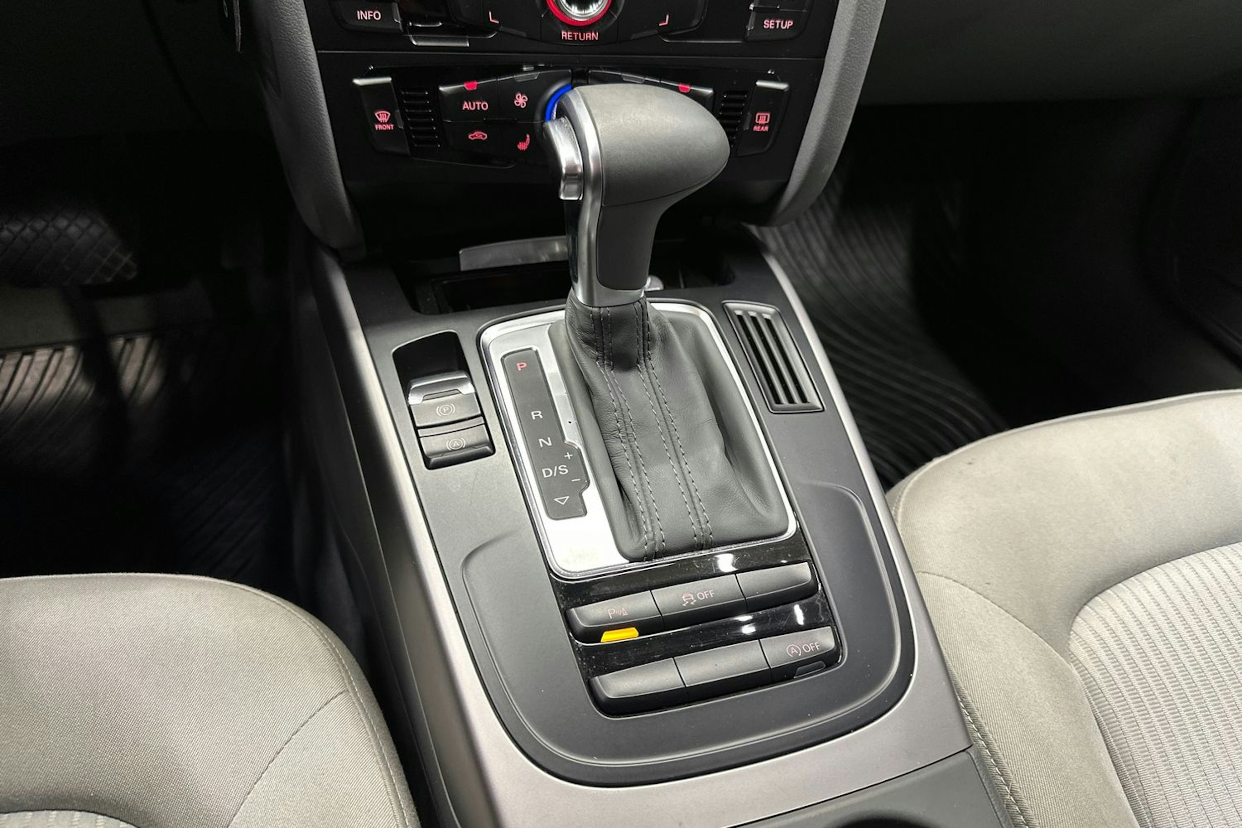 hopea Audi A4 2013 kuva 19.