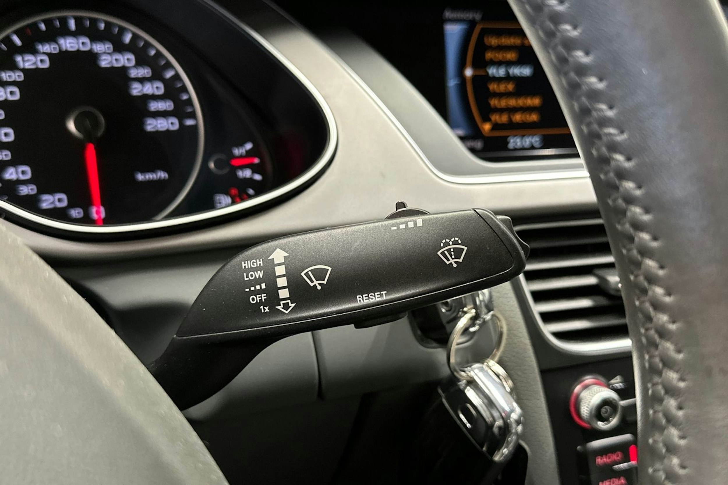 hopea Audi A4 2013 kuva 22.
