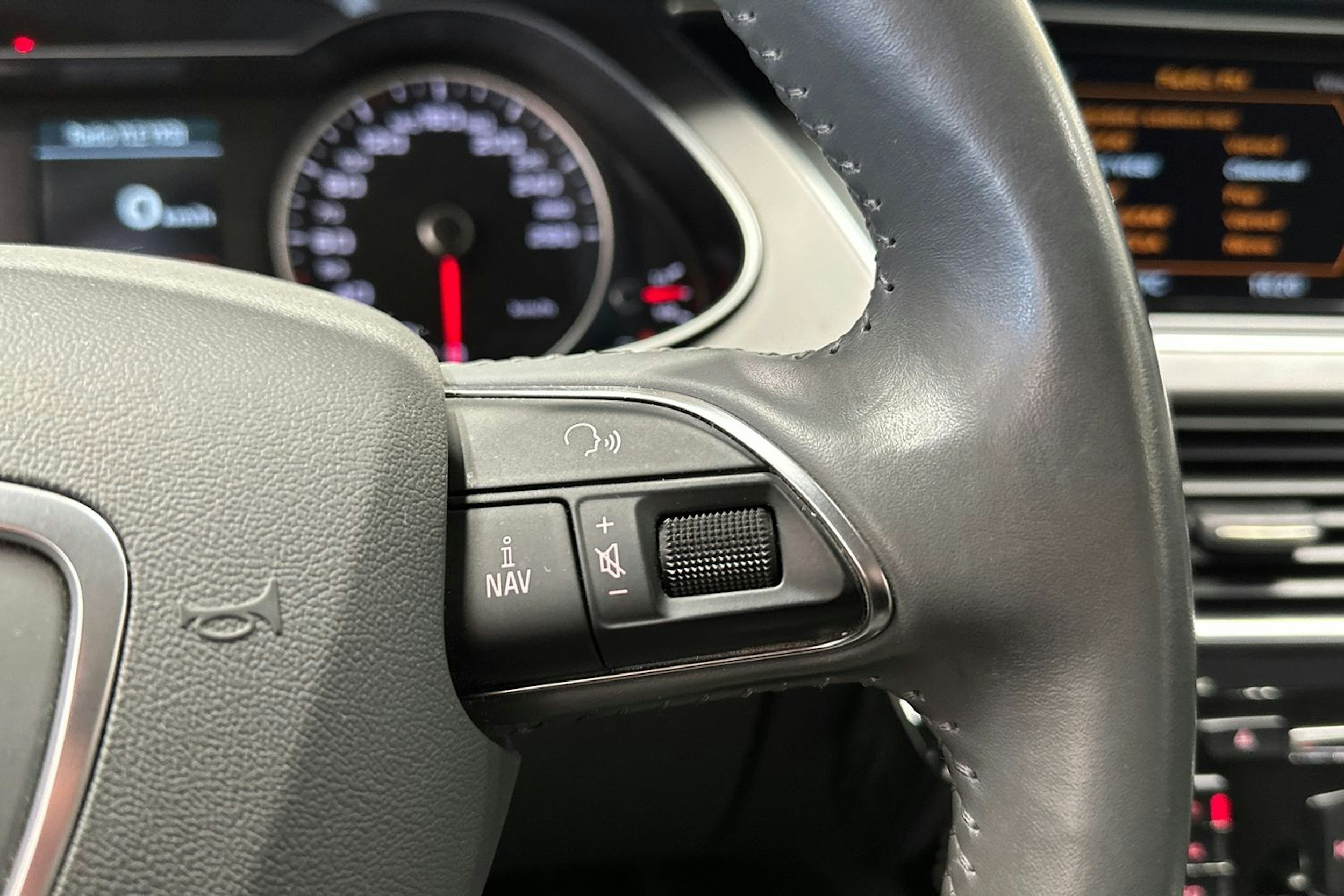 hopea Audi A4 2013 kuva 24.