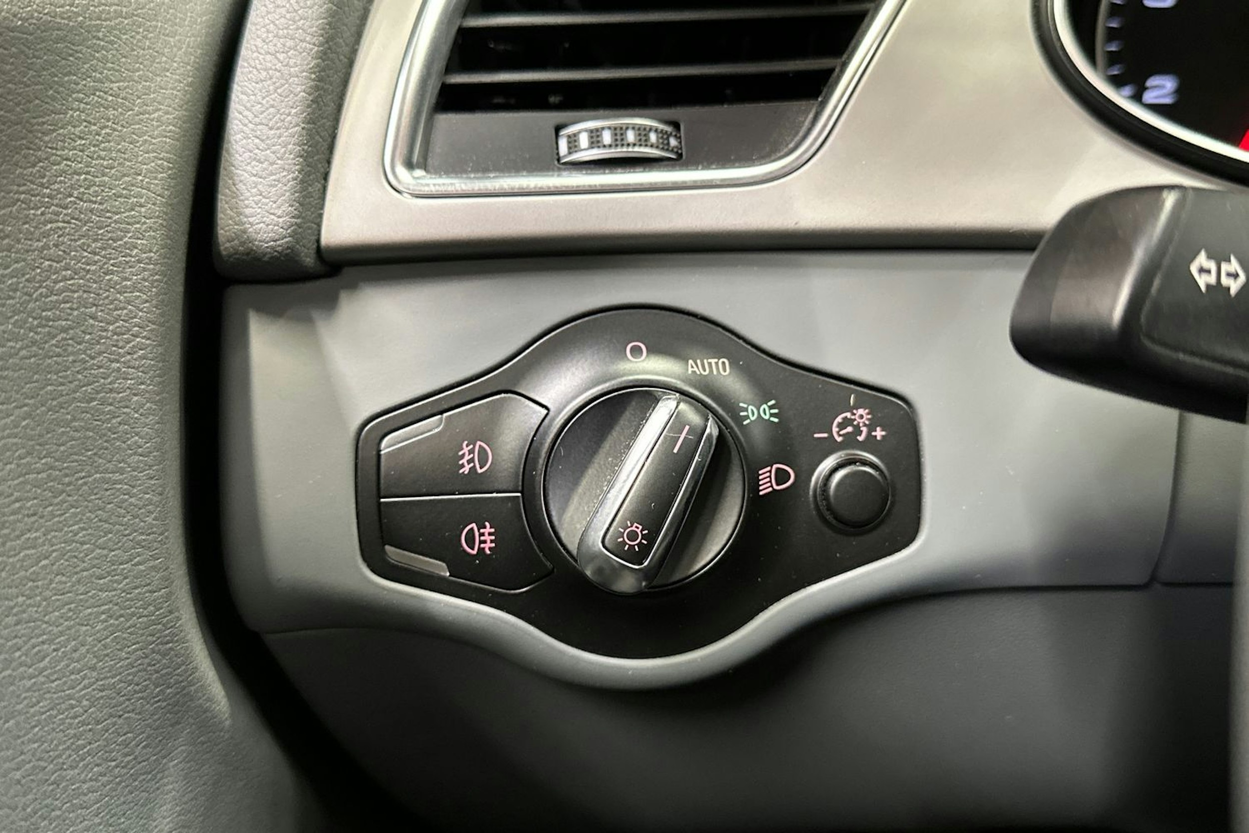 hopea Audi A4 2013 kuva 25.