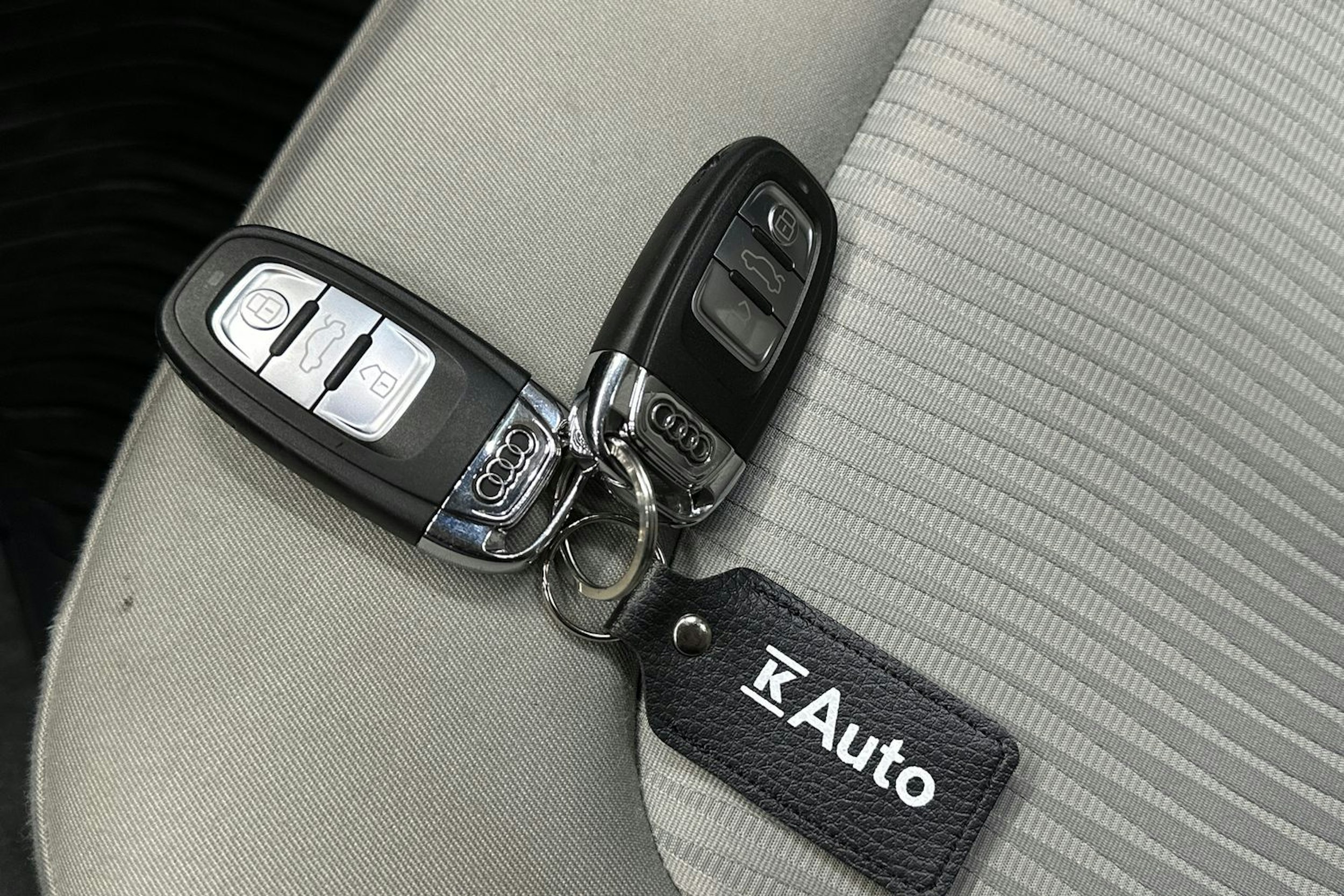 hopea Audi A4 2013 kuva 27.