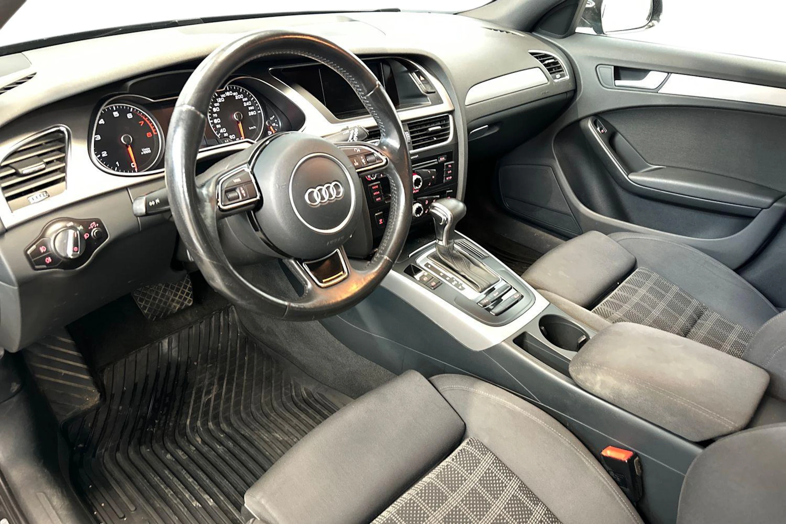 harmaa Audi A4 2013 kuva 6.
