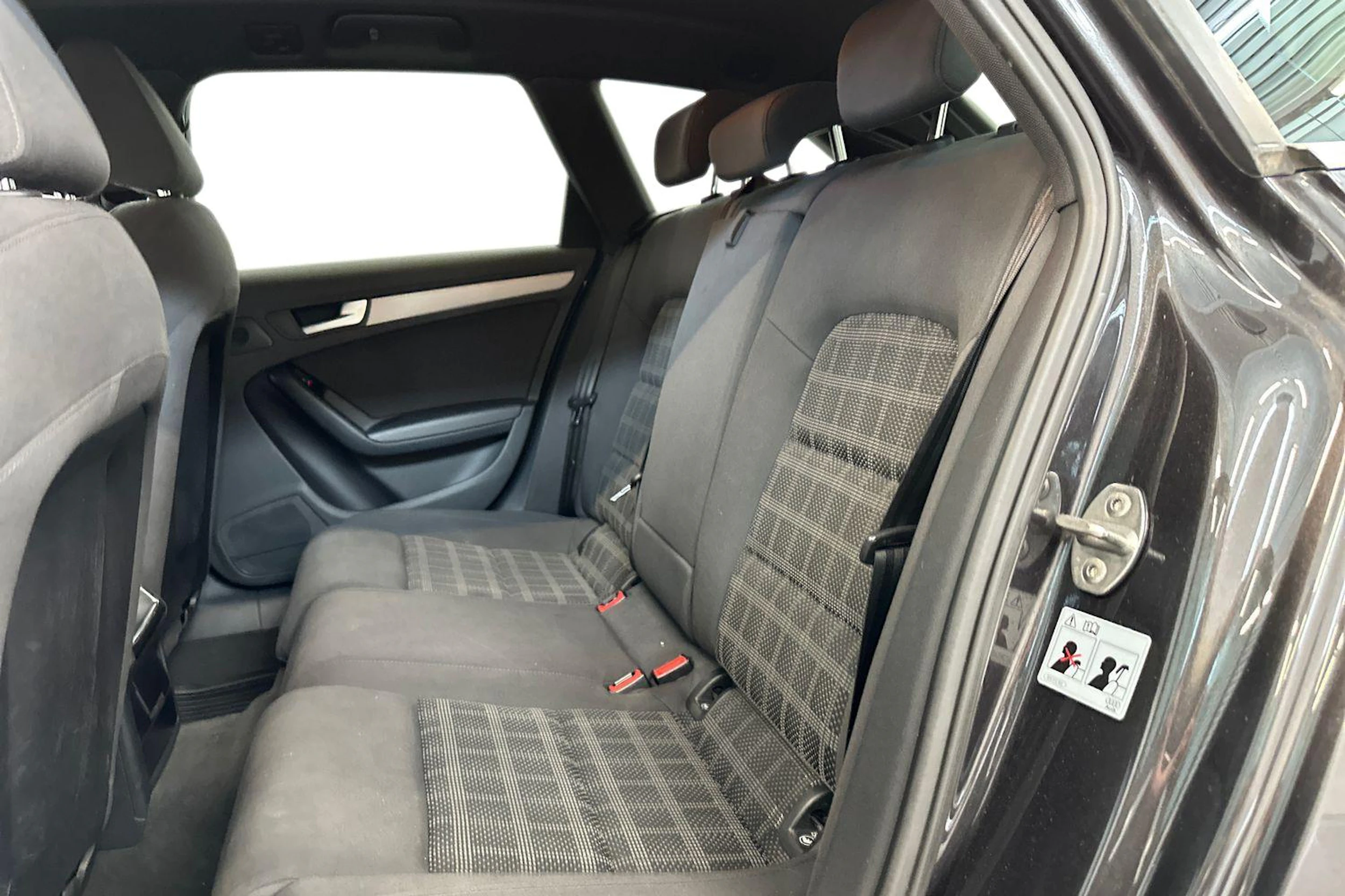 harmaa Audi A4 2013 kuva 8.