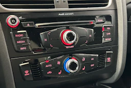 harmaa Audi A4 2013 kuva 16.