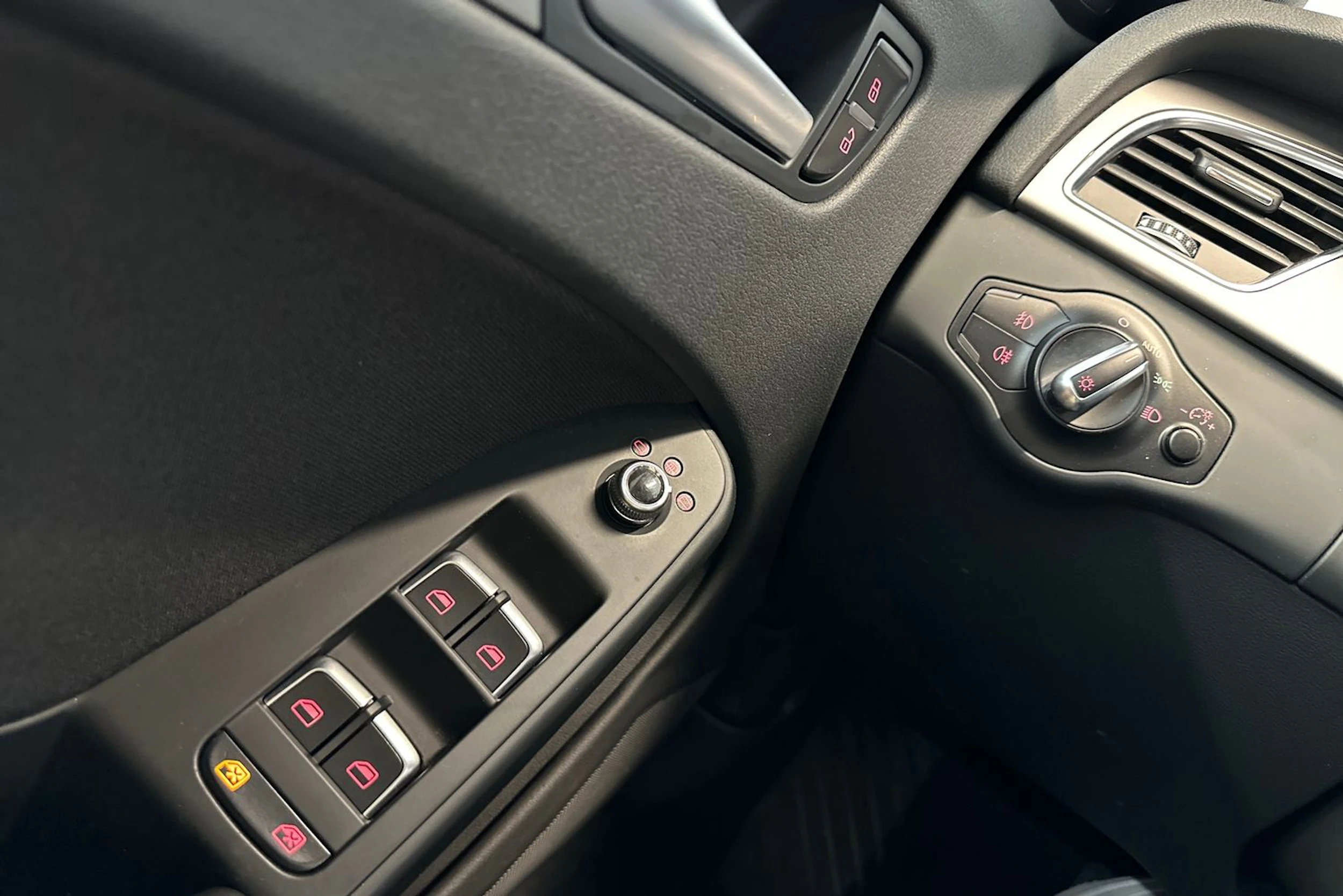 harmaa Audi A4 2013 kuva 18.