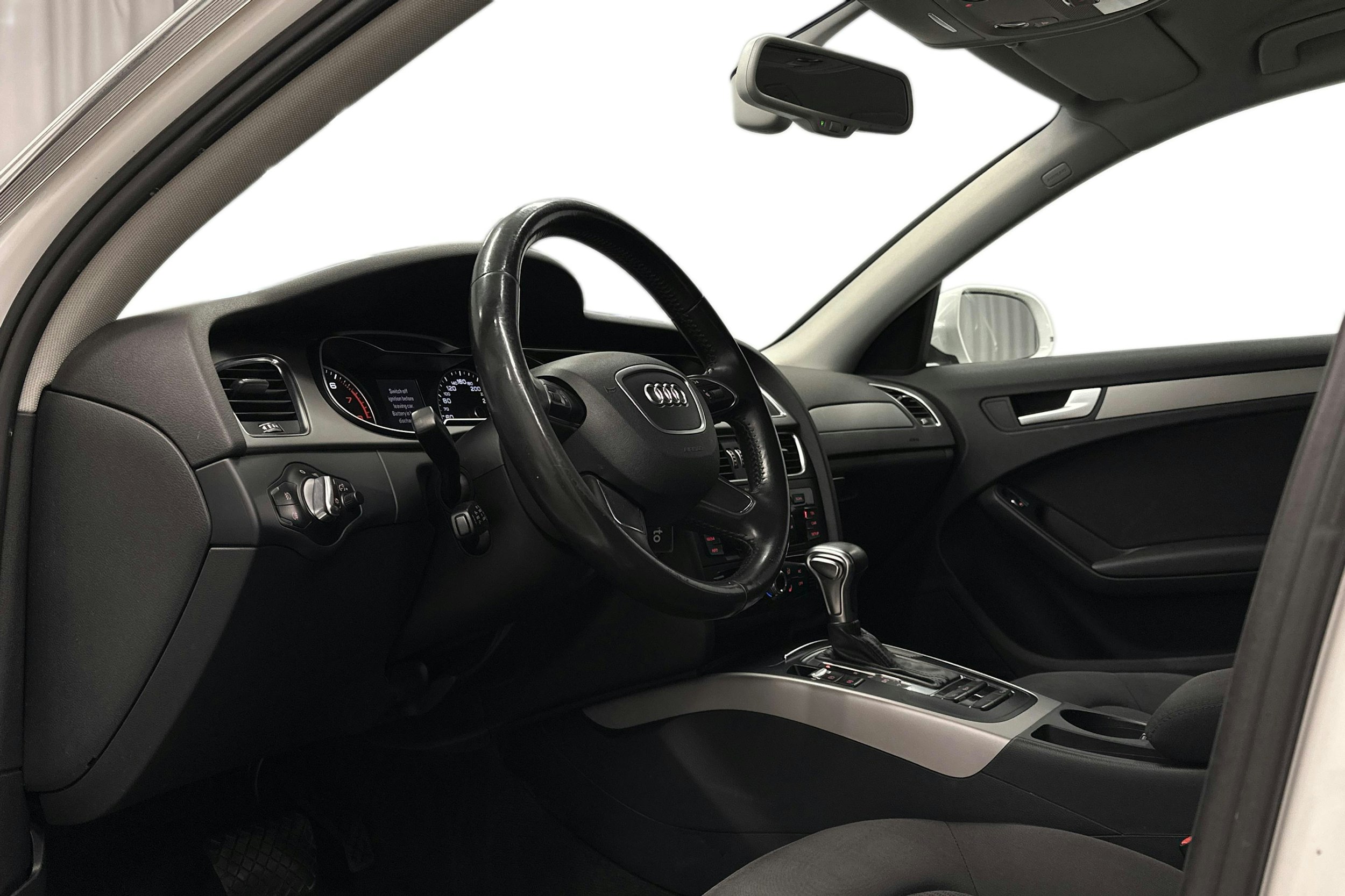 valkoinen Audi A4 2013 kuva 7.