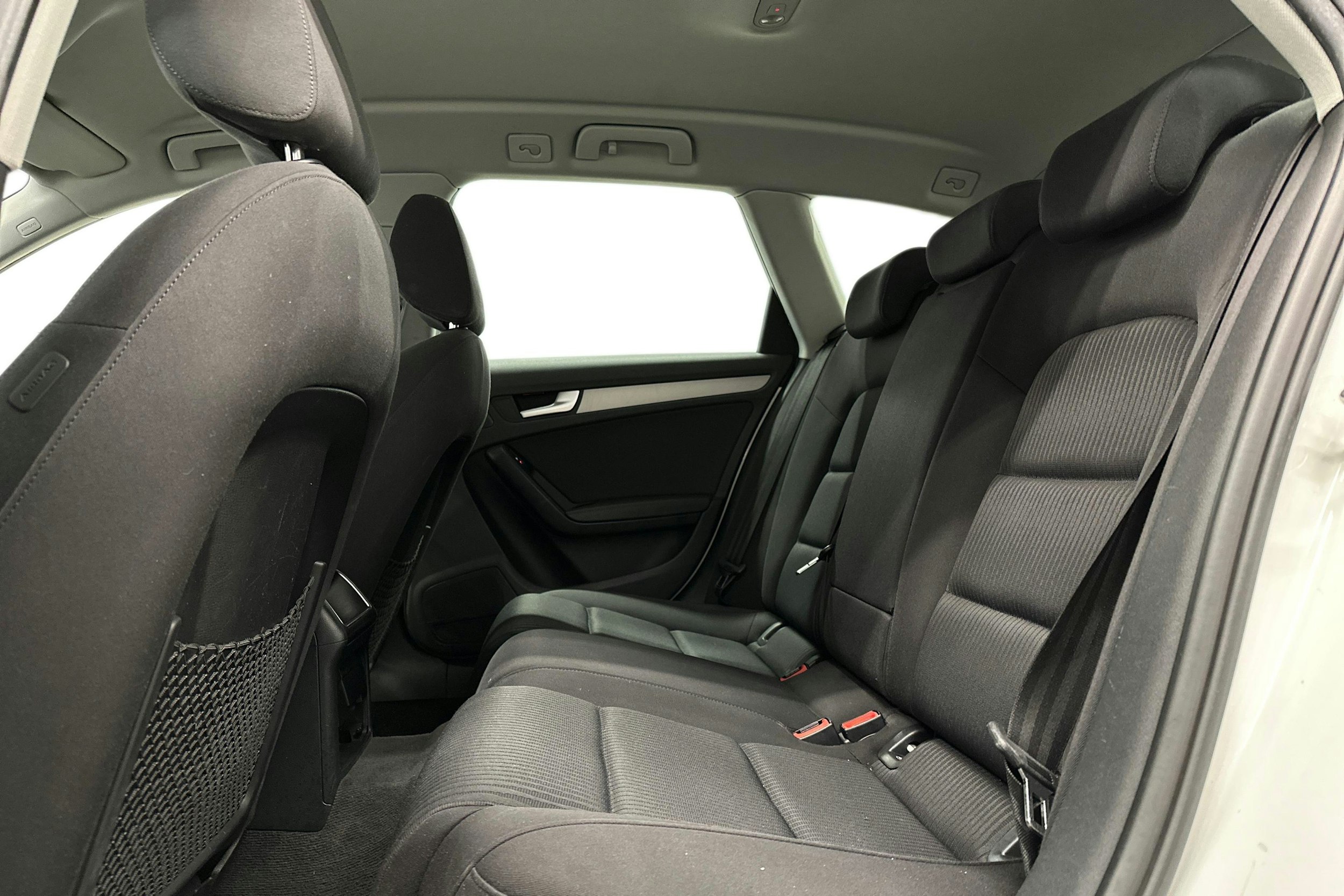valkoinen Audi A4 2013 kuva 10.