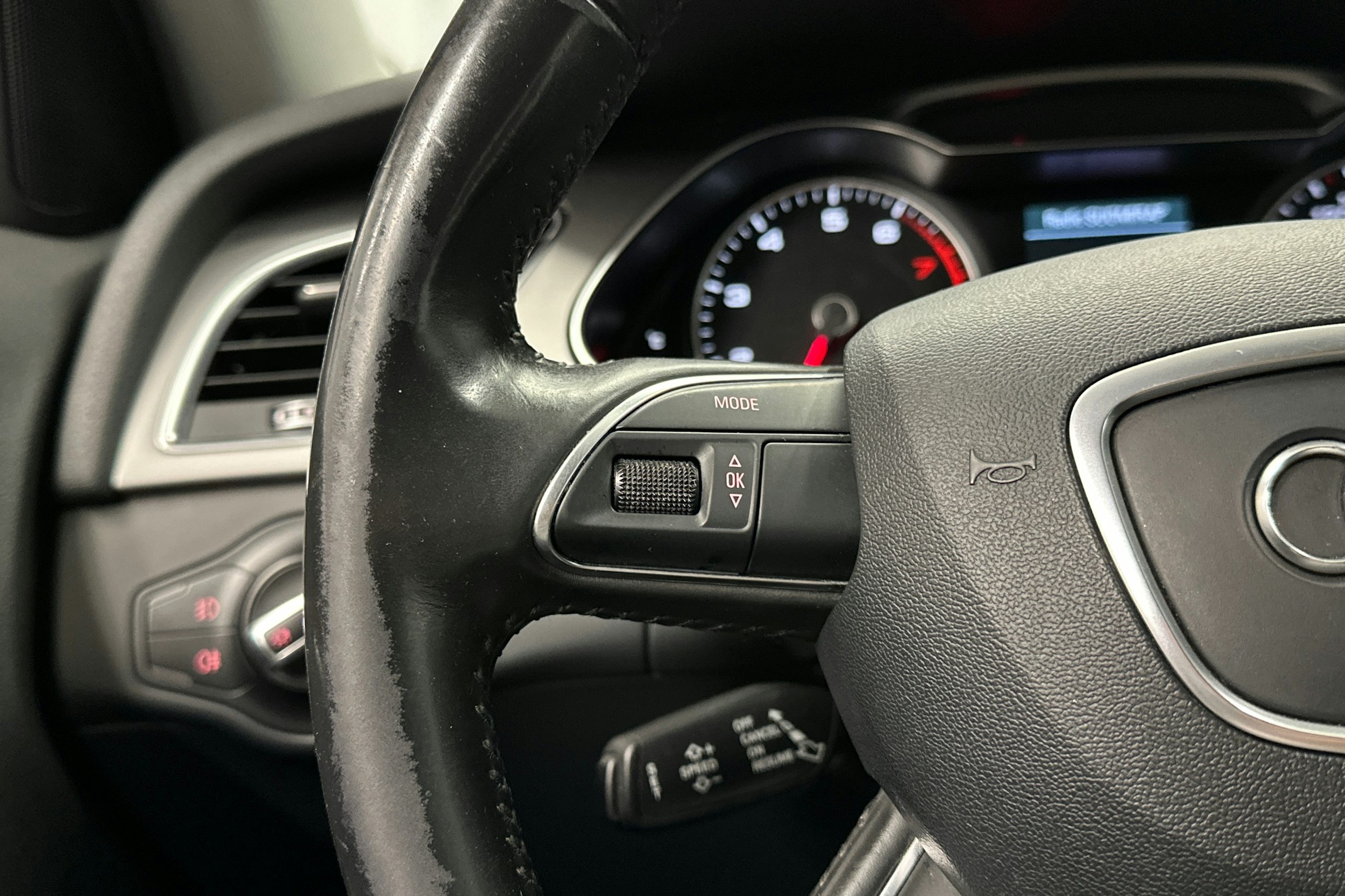 valkoinen Audi A4 2013 kuva 14.