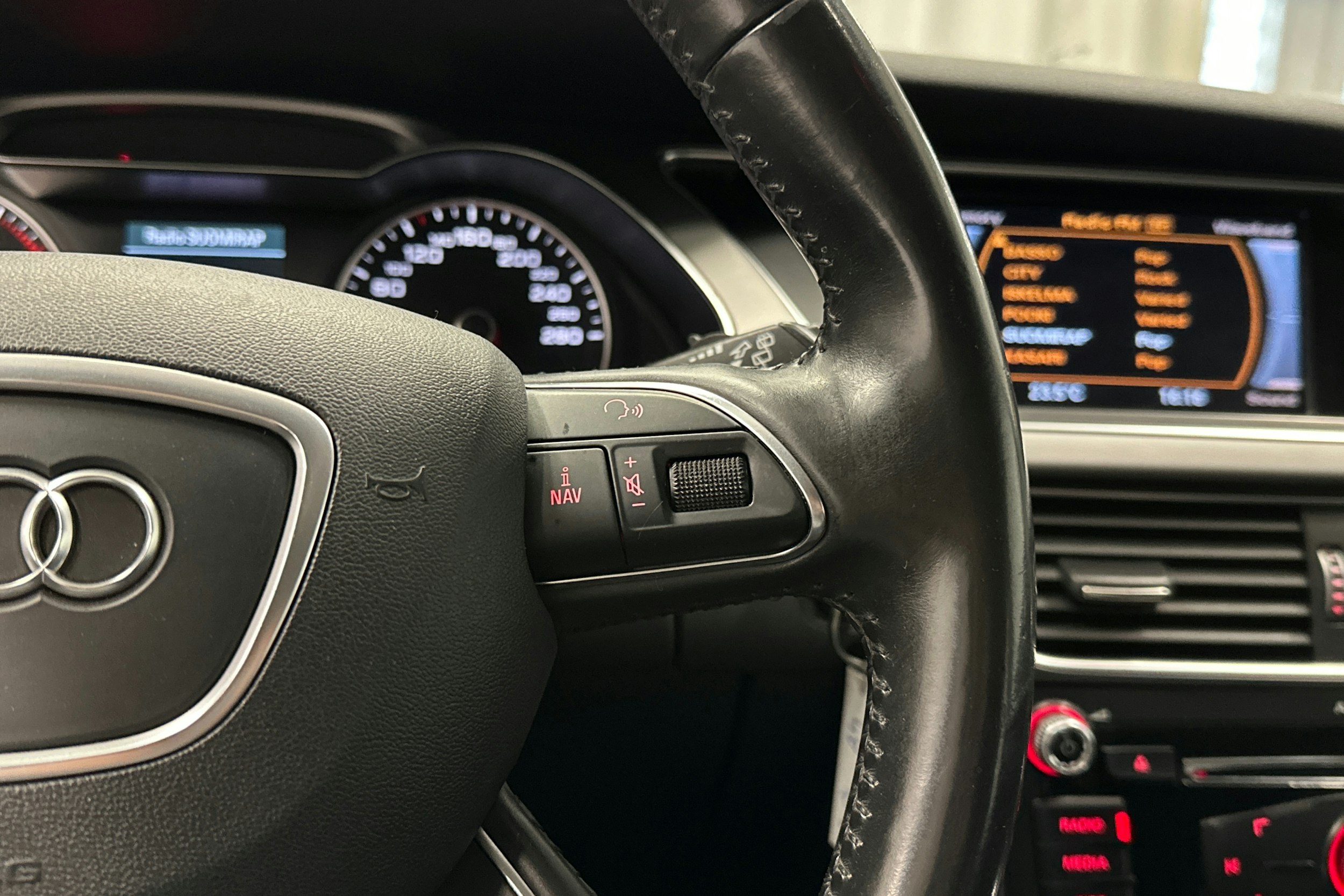 valkoinen Audi A4 2013 kuva 15.