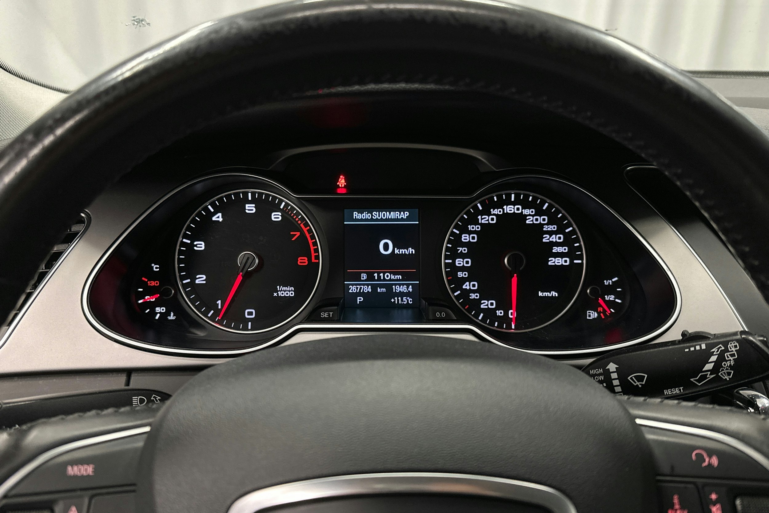 valkoinen Audi A4 2013 kuva 16.