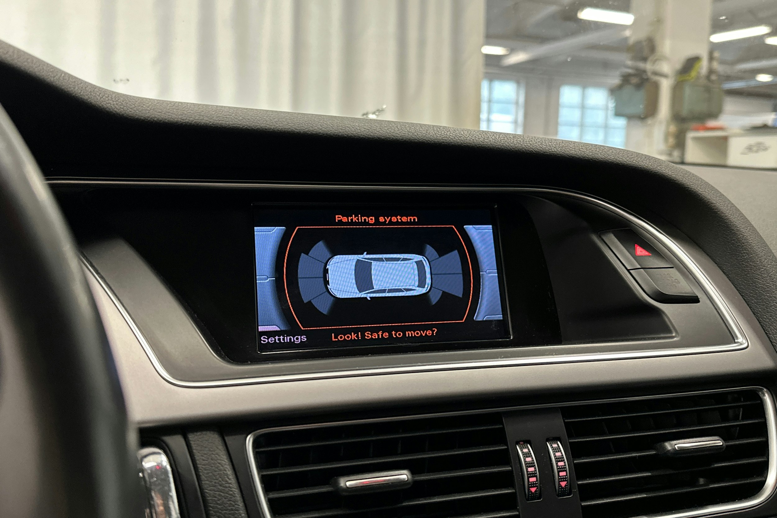 valkoinen Audi A4 2013 kuva 17.