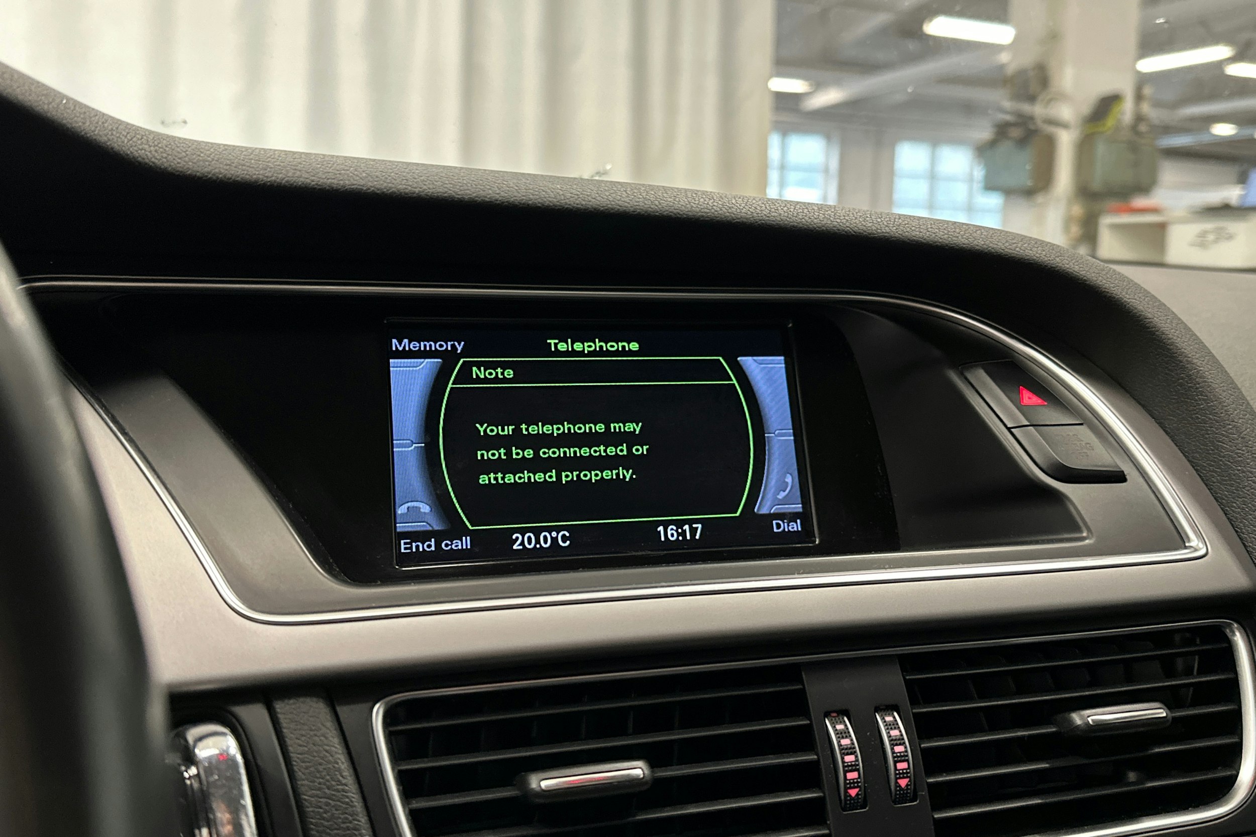 valkoinen Audi A4 2013 kuva 19.