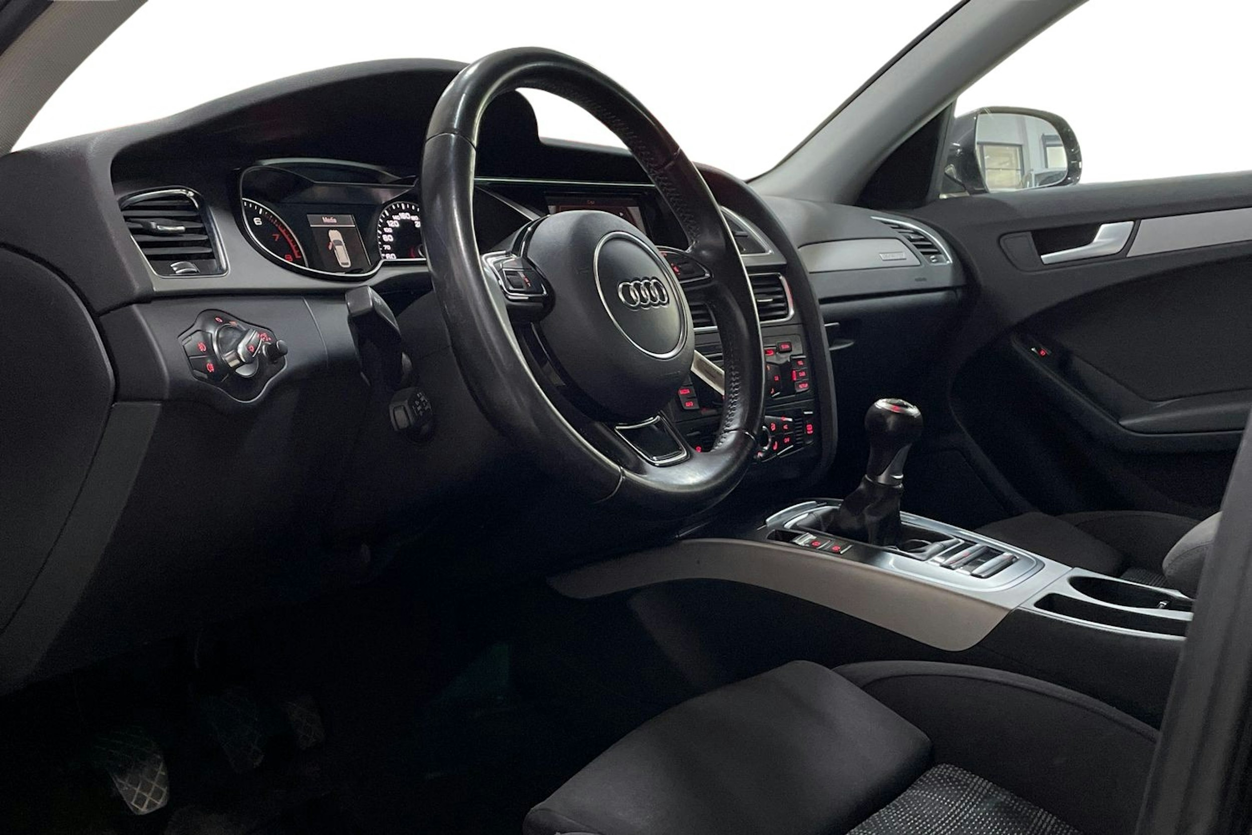 harmaa Audi A4 2013 kuva 7.