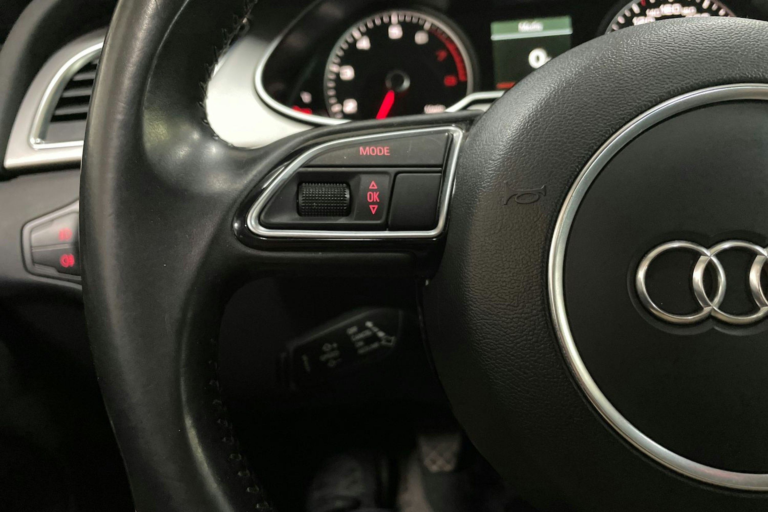 harmaa Audi A4 2013 kuva 16.
