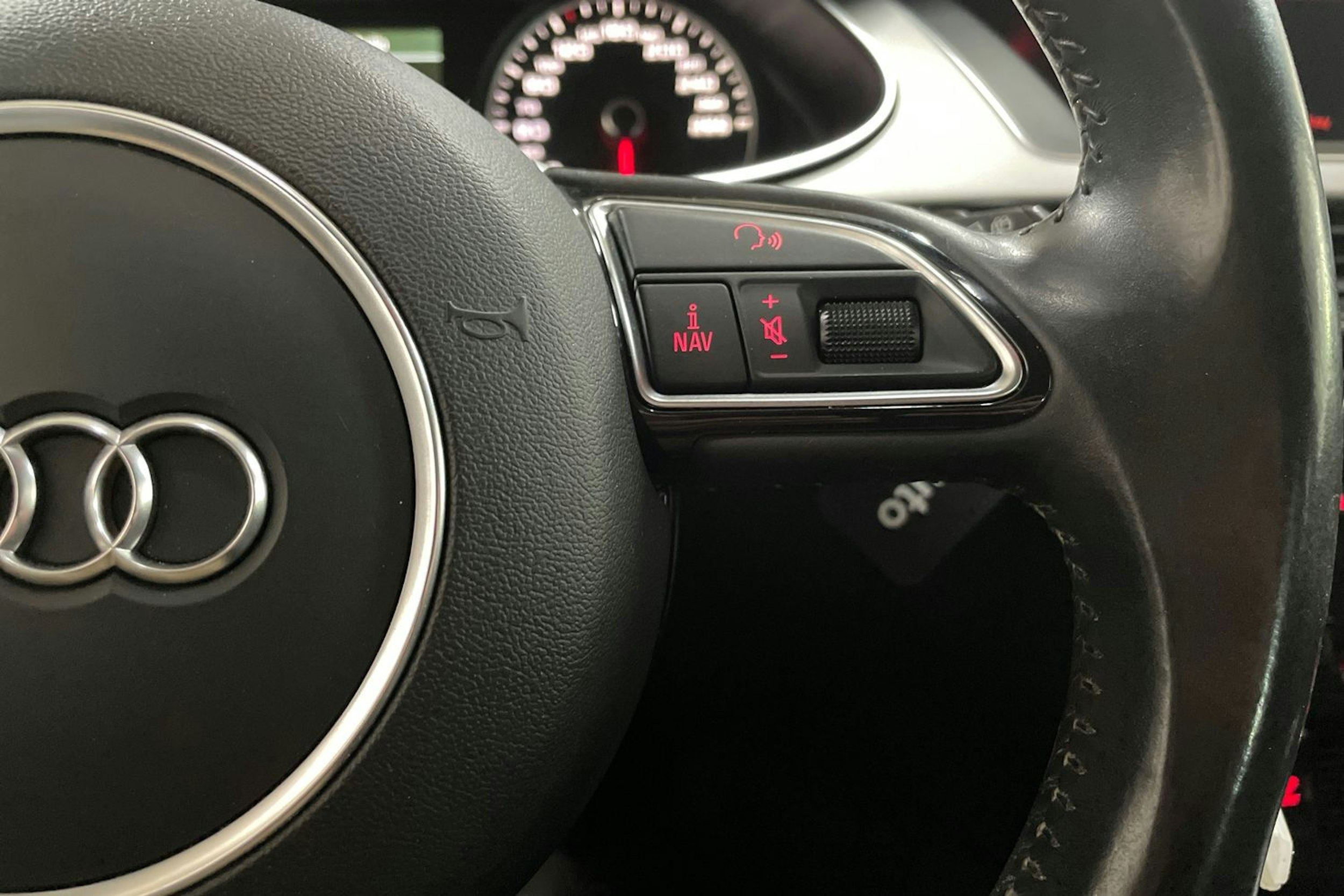 harmaa Audi A4 2013 kuva 17.