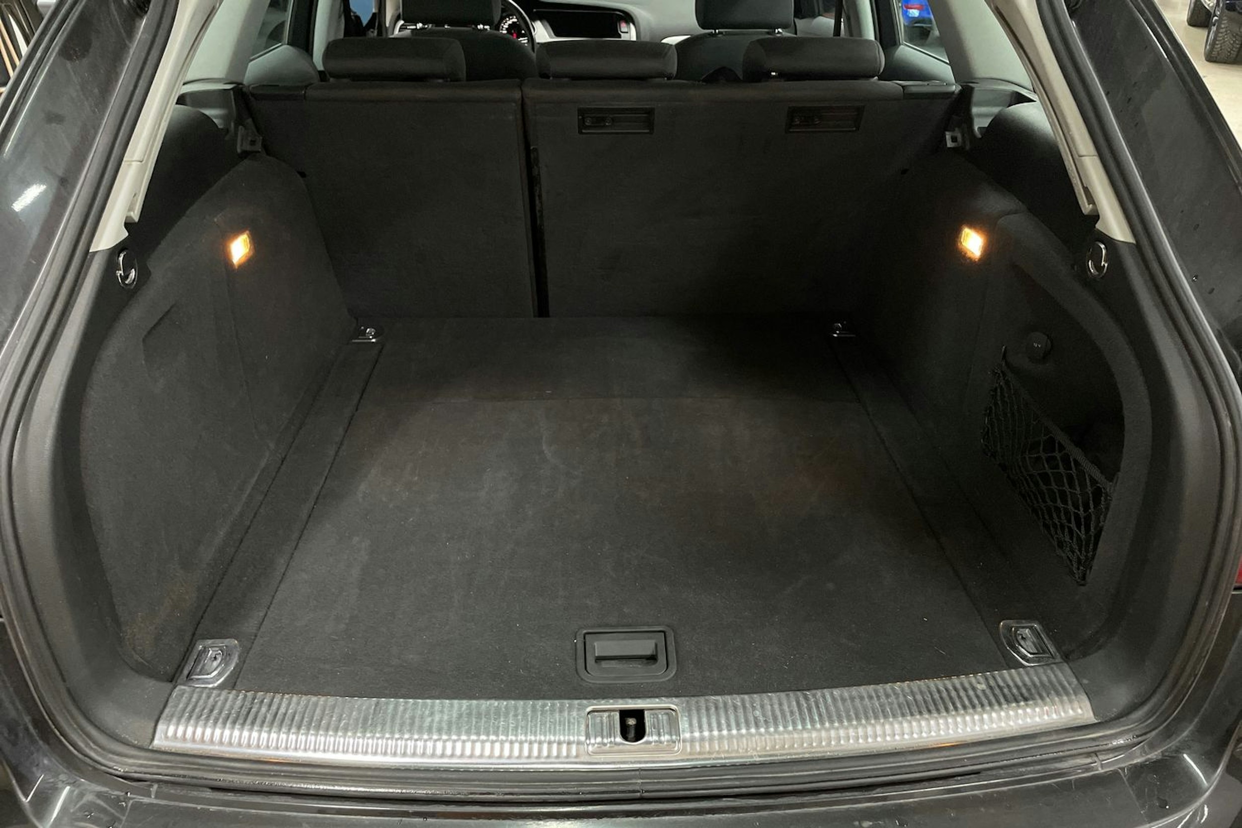 harmaa Audi A4 2013 kuva 32.