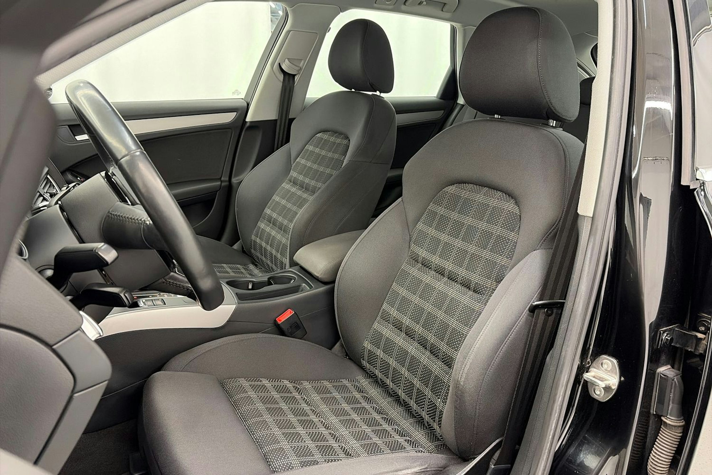 musta Audi A4 2014 kuva 15.