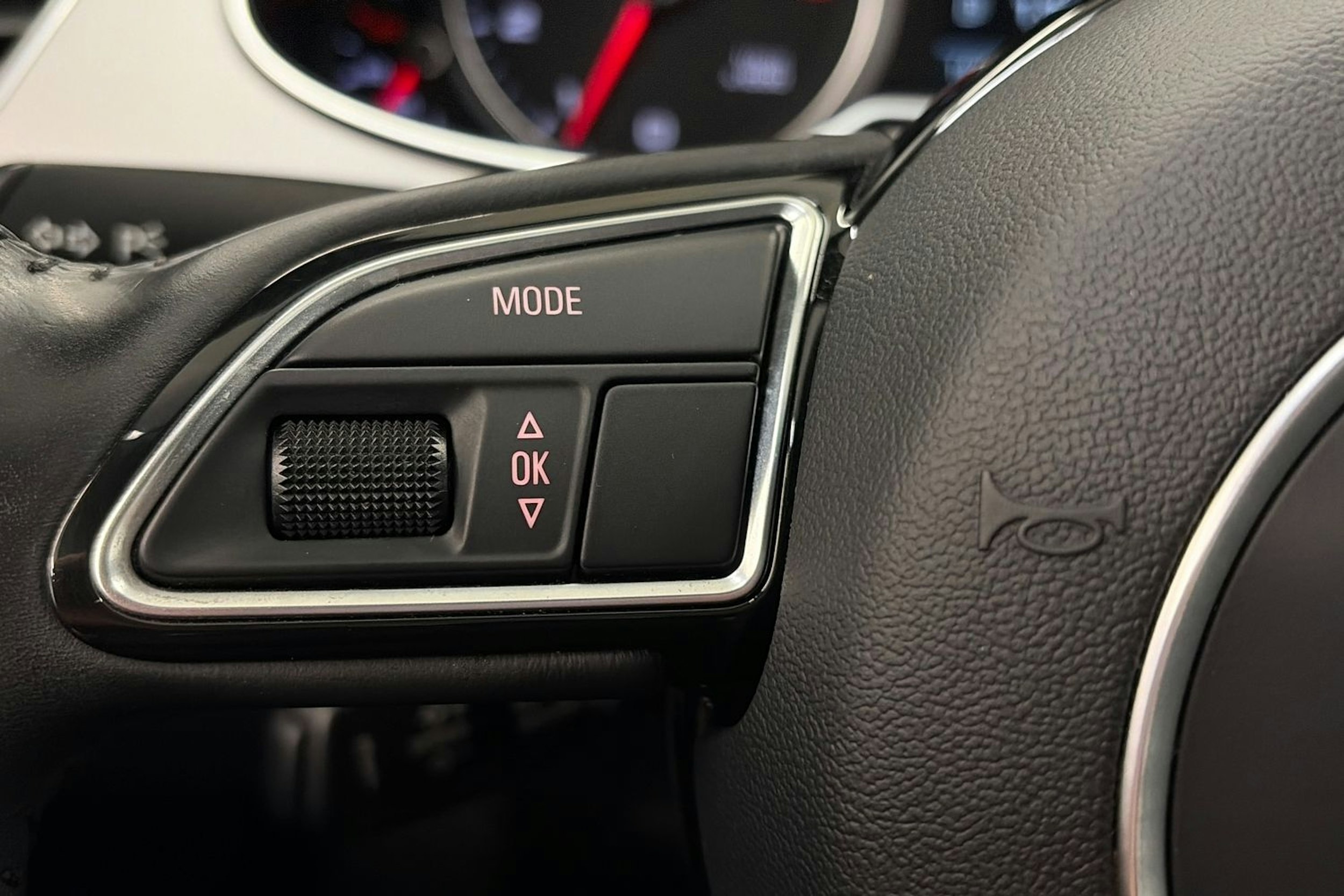 musta Audi A4 2014 kuva 18.