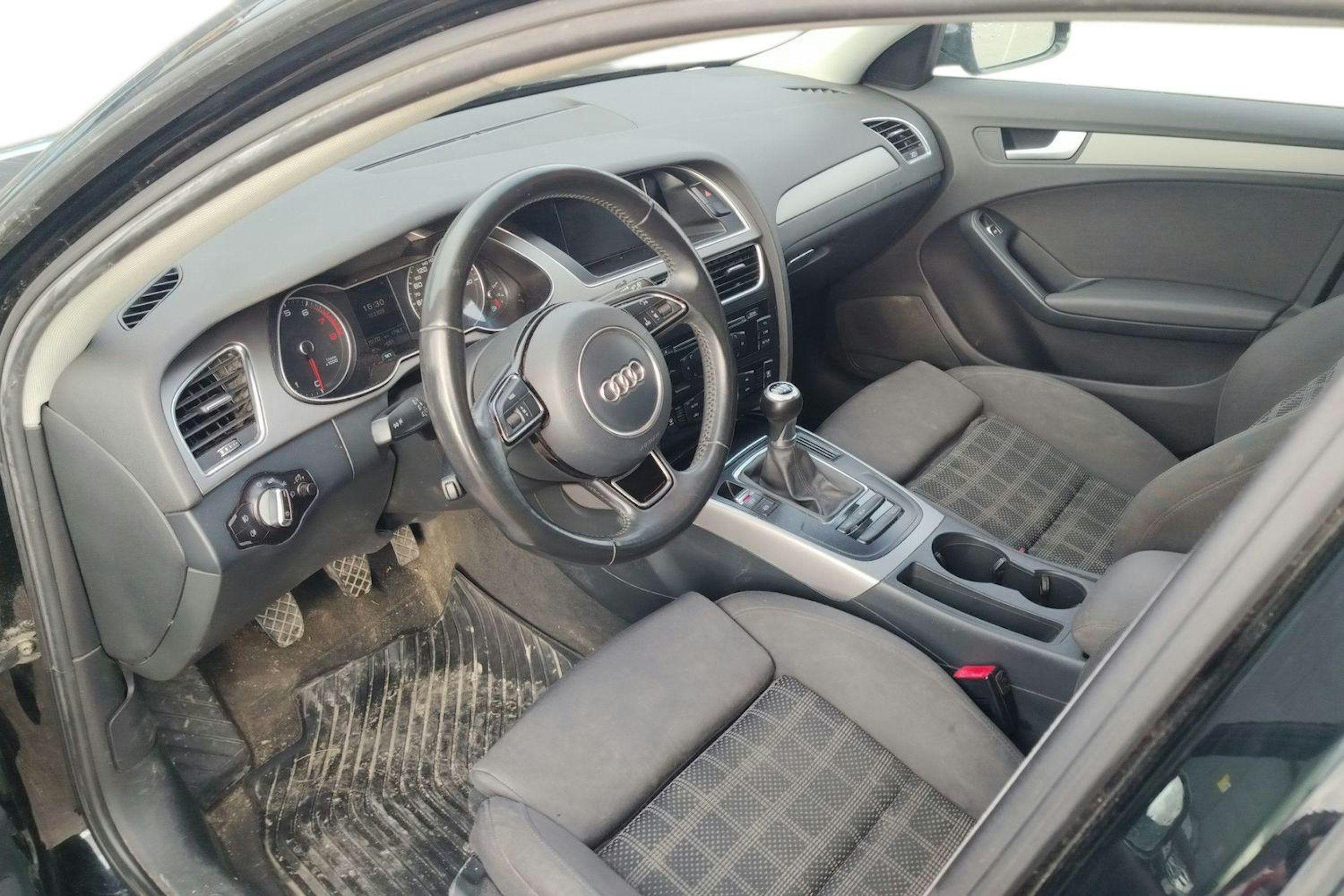 musta Audi A4 2013 kuva 3.