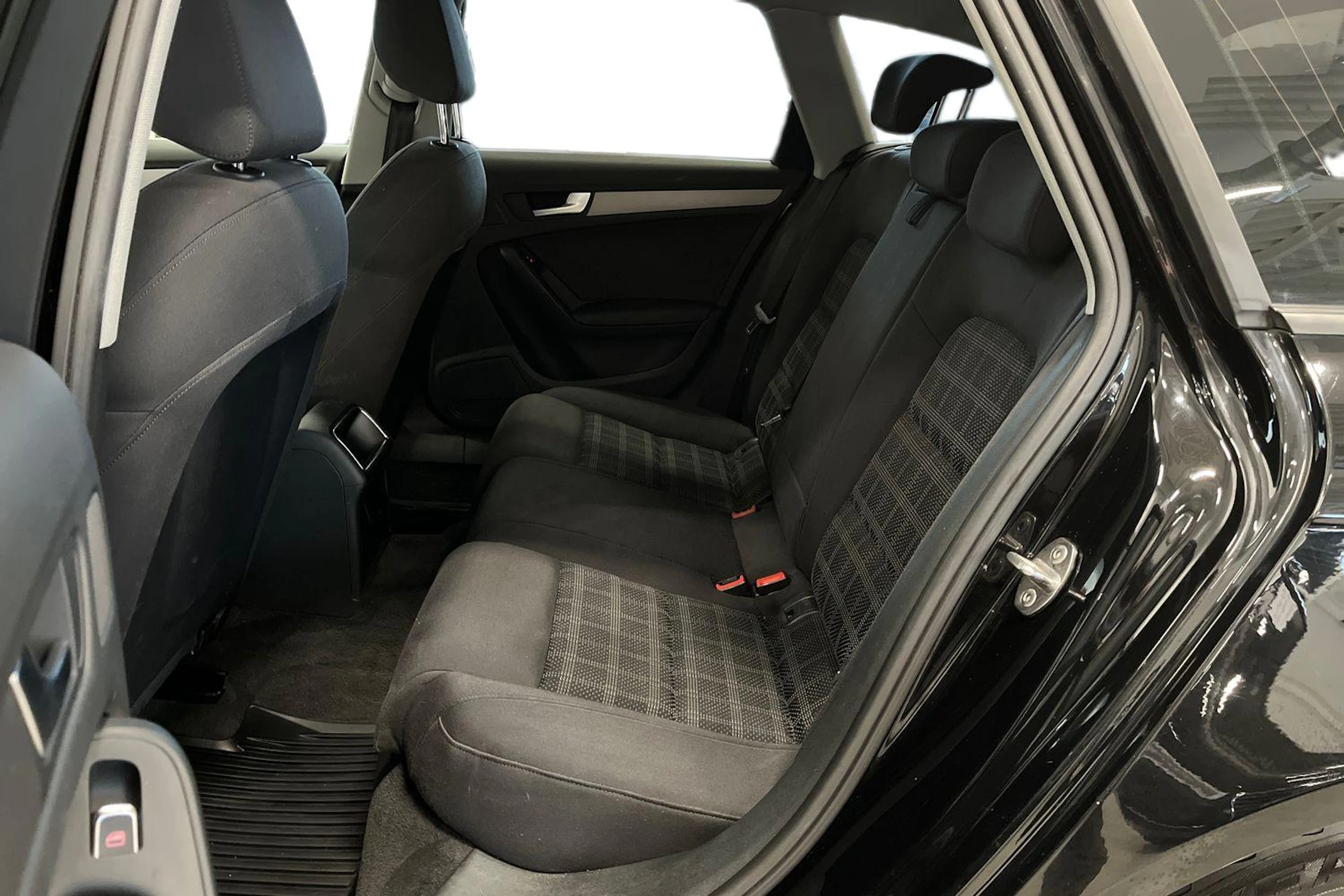 musta Audi A4 2014 kuva 8.