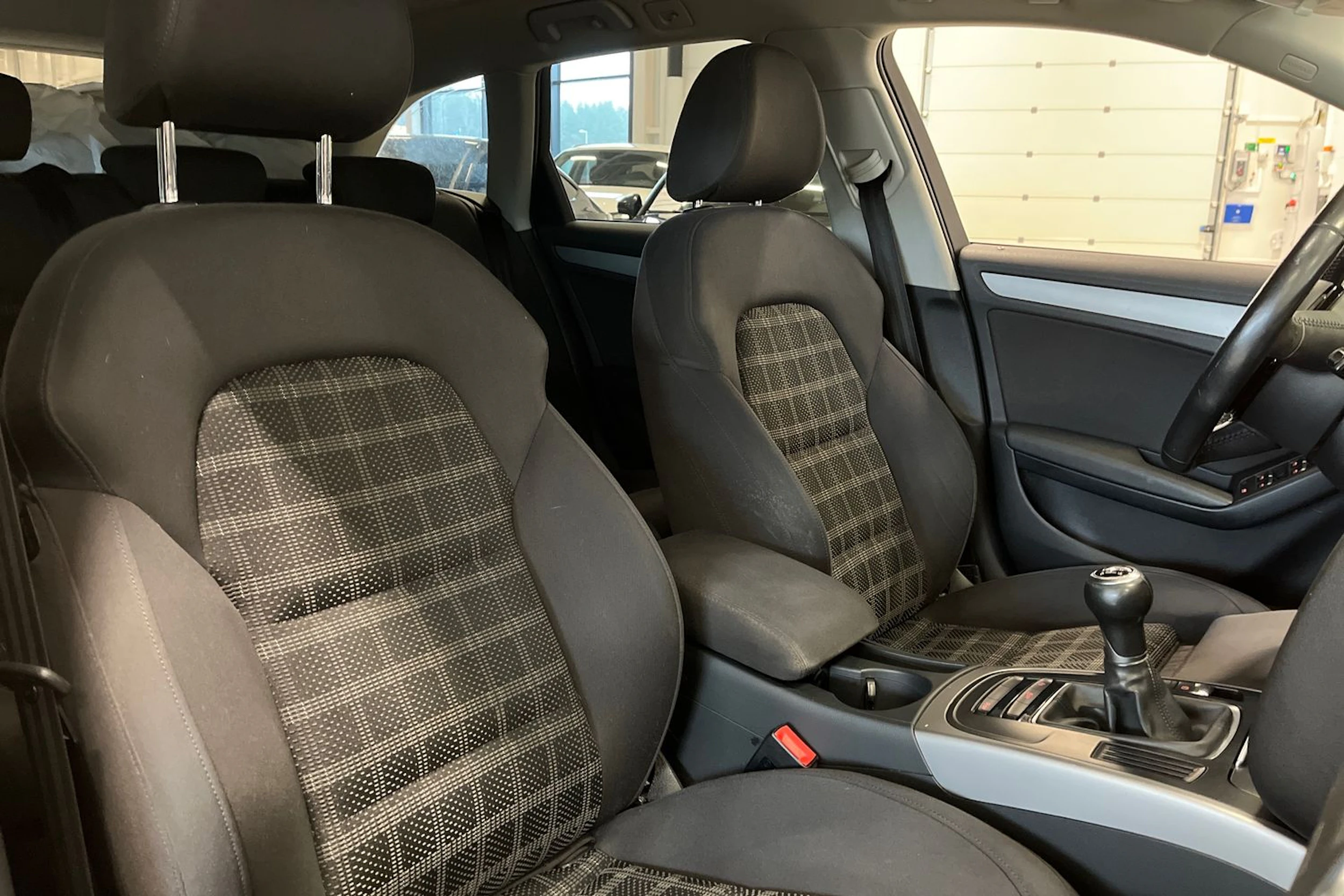 musta Audi A4 2014 kuva 13.