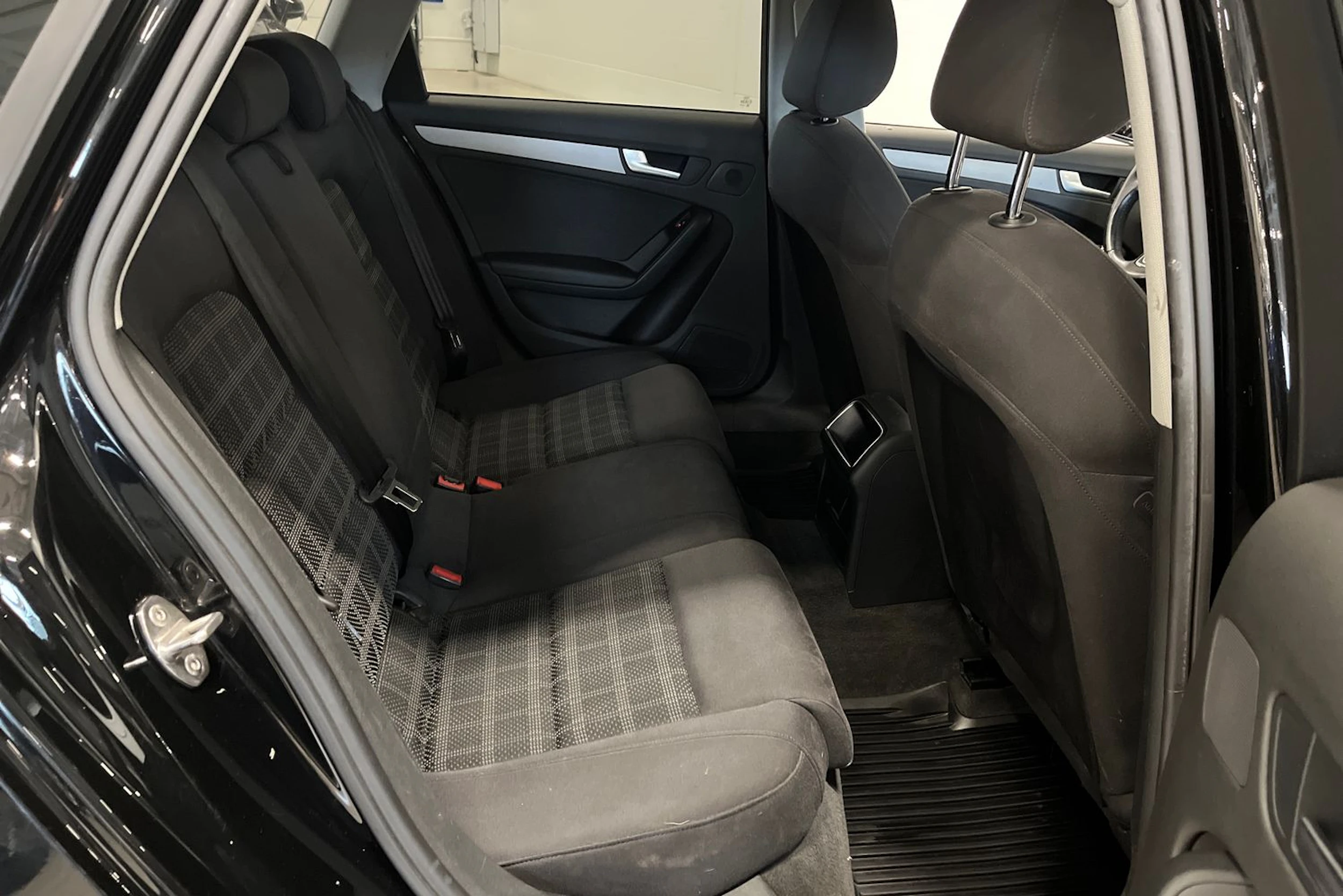 musta Audi A4 2014 kuva 14.