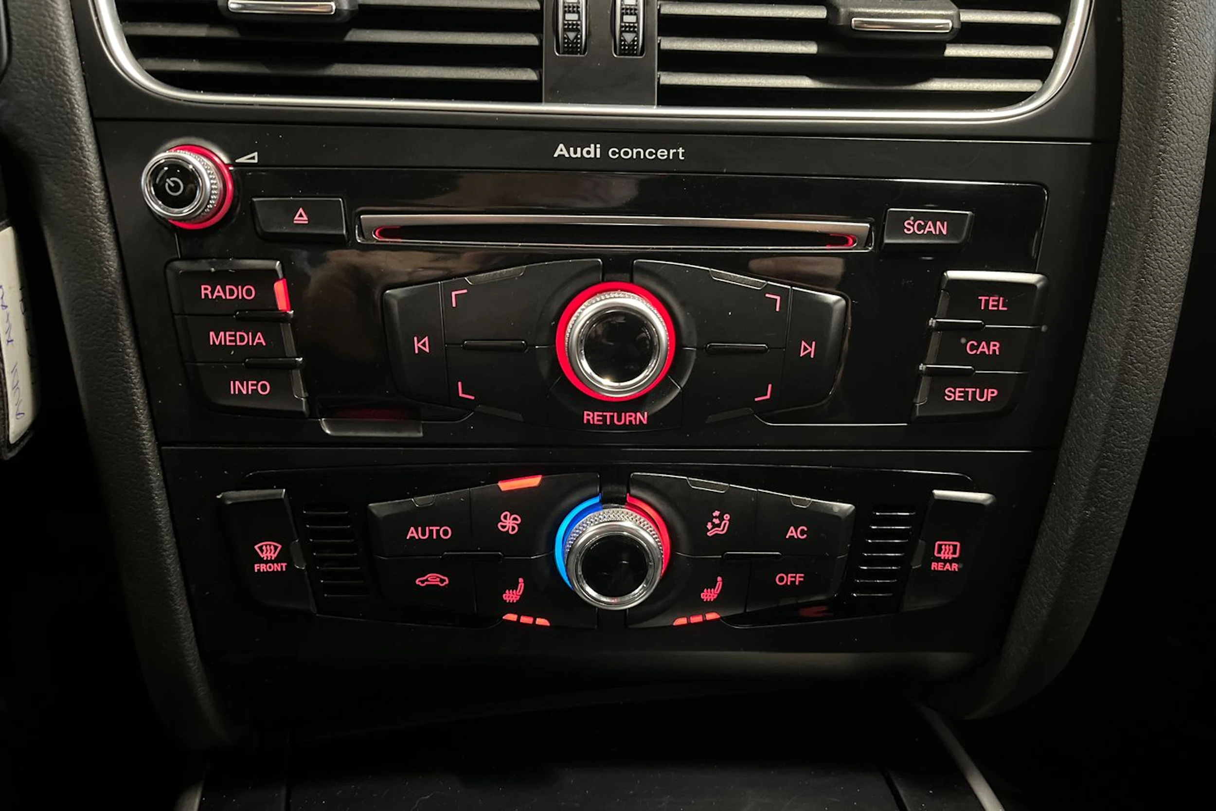 musta Audi A4 2014 kuva 16.