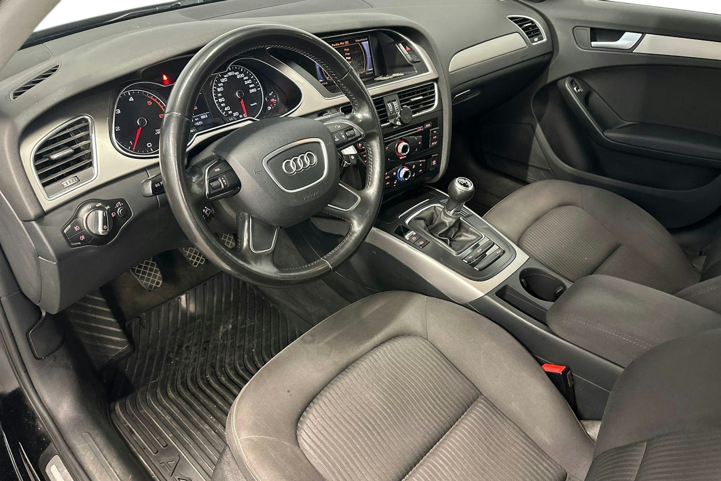 musta Audi A4 2013 kuva 7.