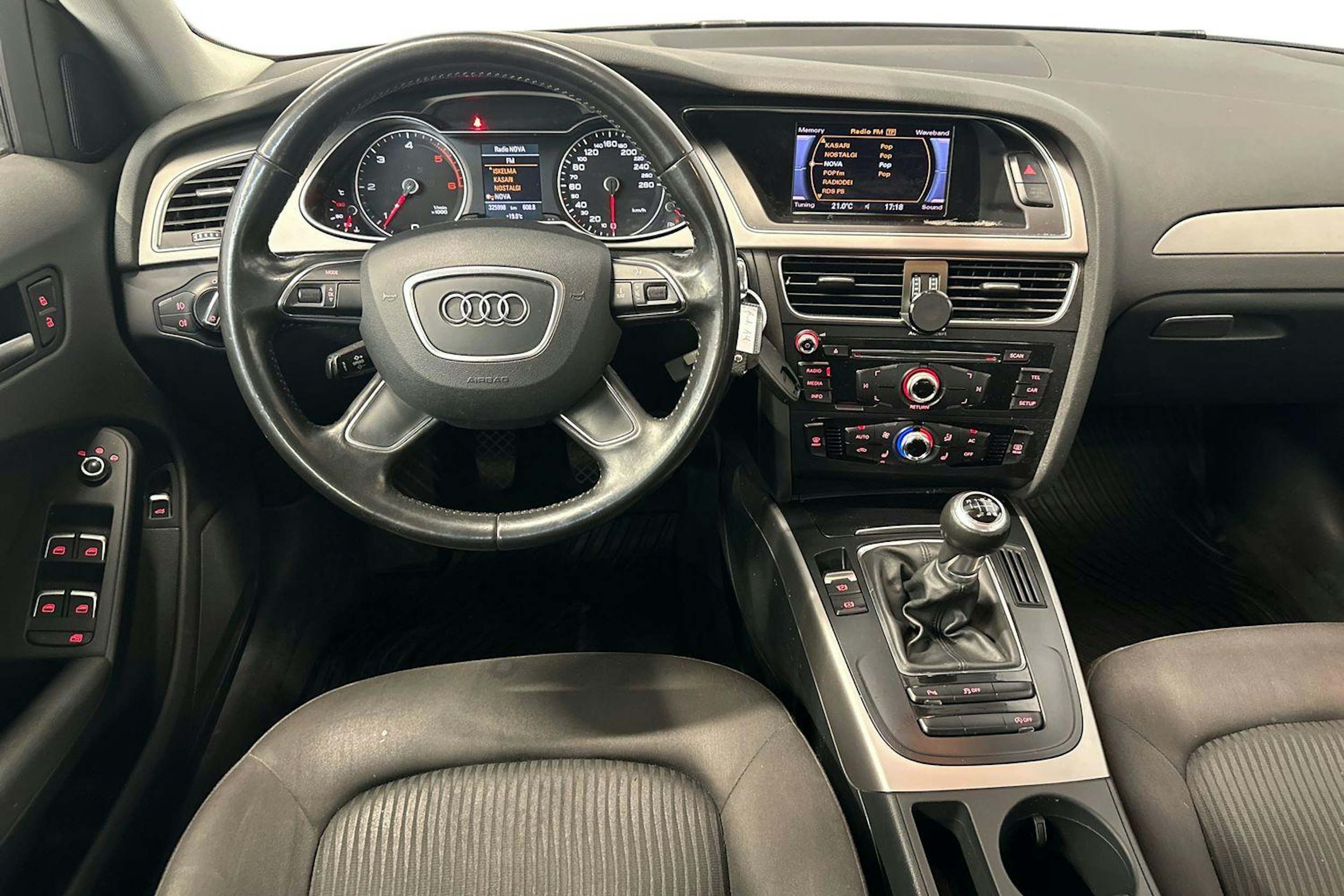 musta Audi A4 2013 kuva 9.