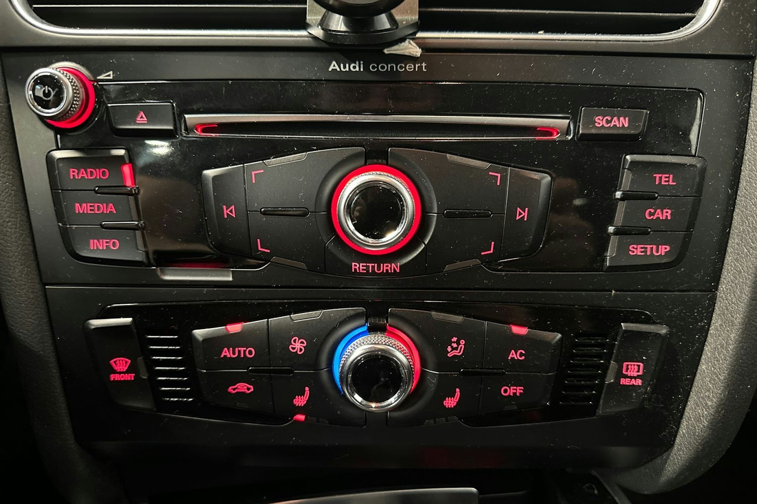 musta Audi A4 2013 kuva 21.