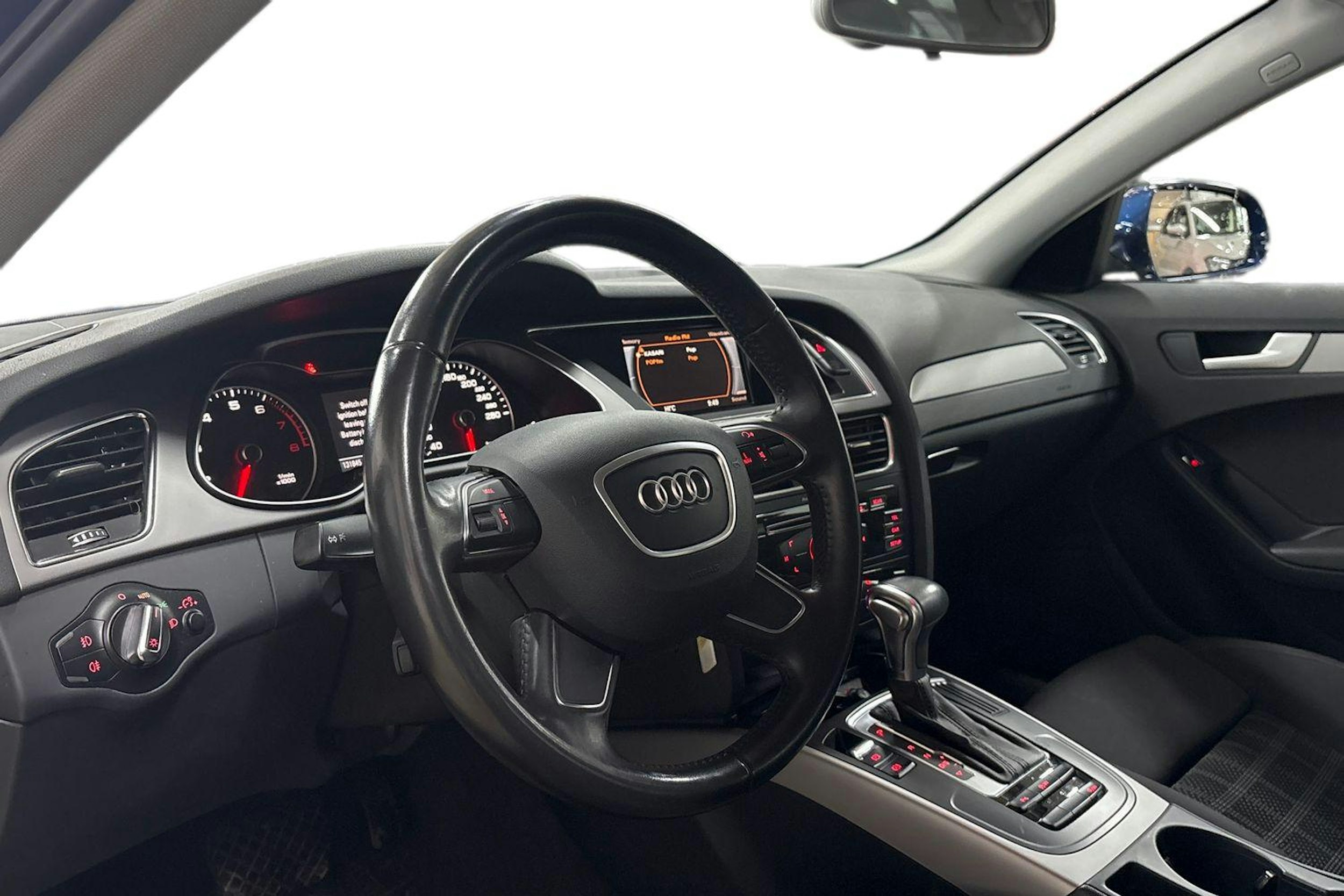 Sininen Audi A4 2013 kuva 3.